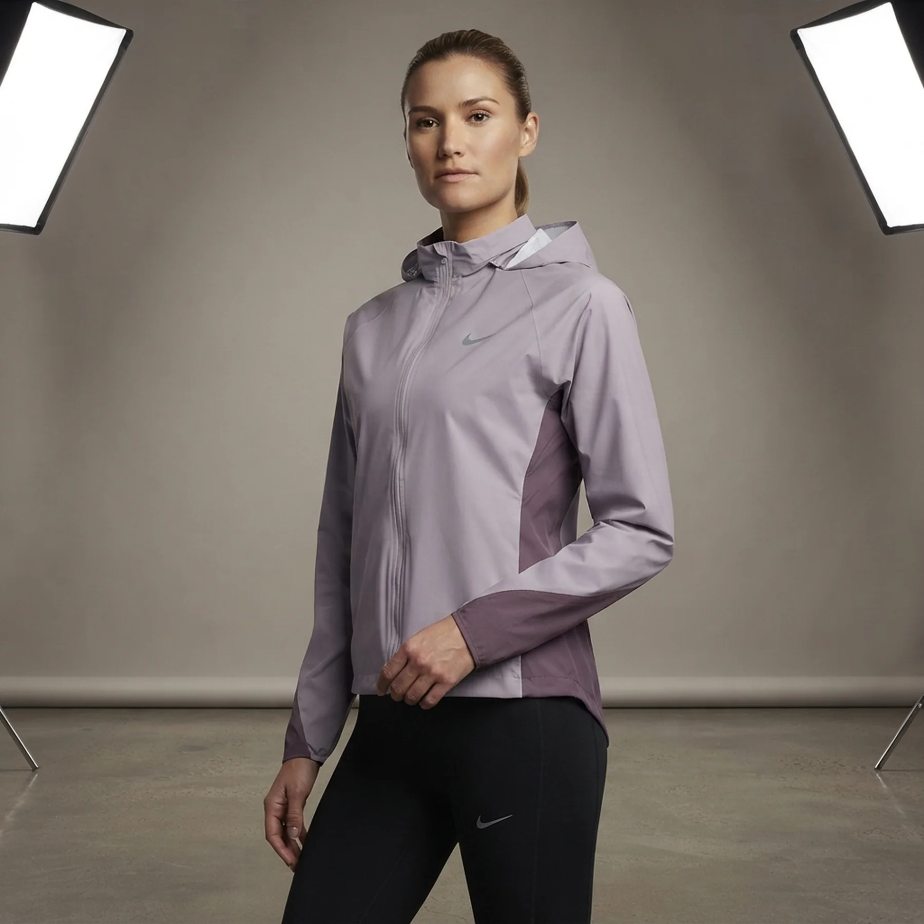 Куртка жіноча Nike Hpr-Shld Jkt Hd Zoned (820565-533)