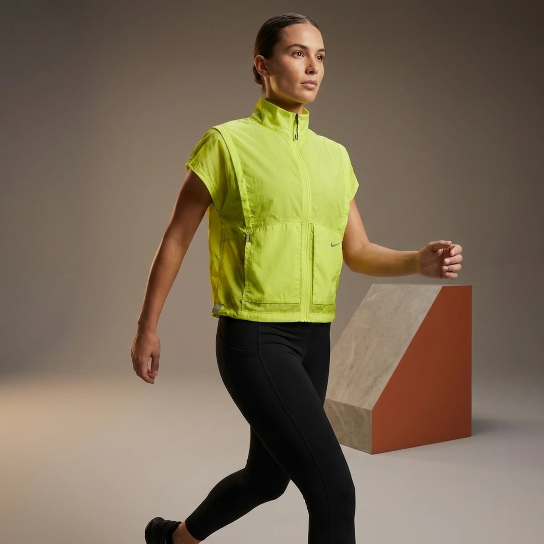 Куртка жіноча Nike Repel City Ready Short-Sleeve Jacket (DX0150-308)
