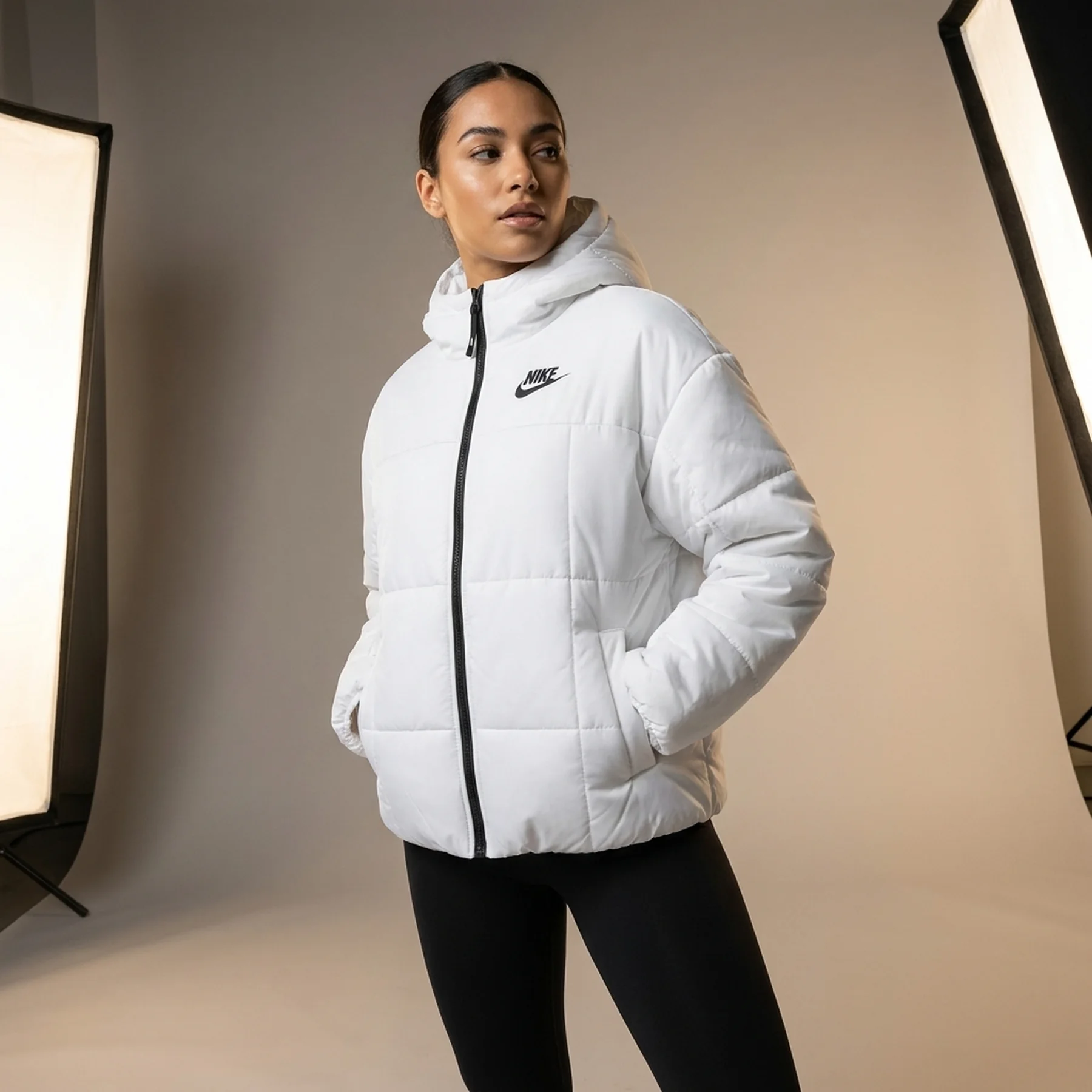 Куртка жіноча Nike Sportswear Classic Puffer Therma-Fit Loose Hooded Jacket (FB7672-100)