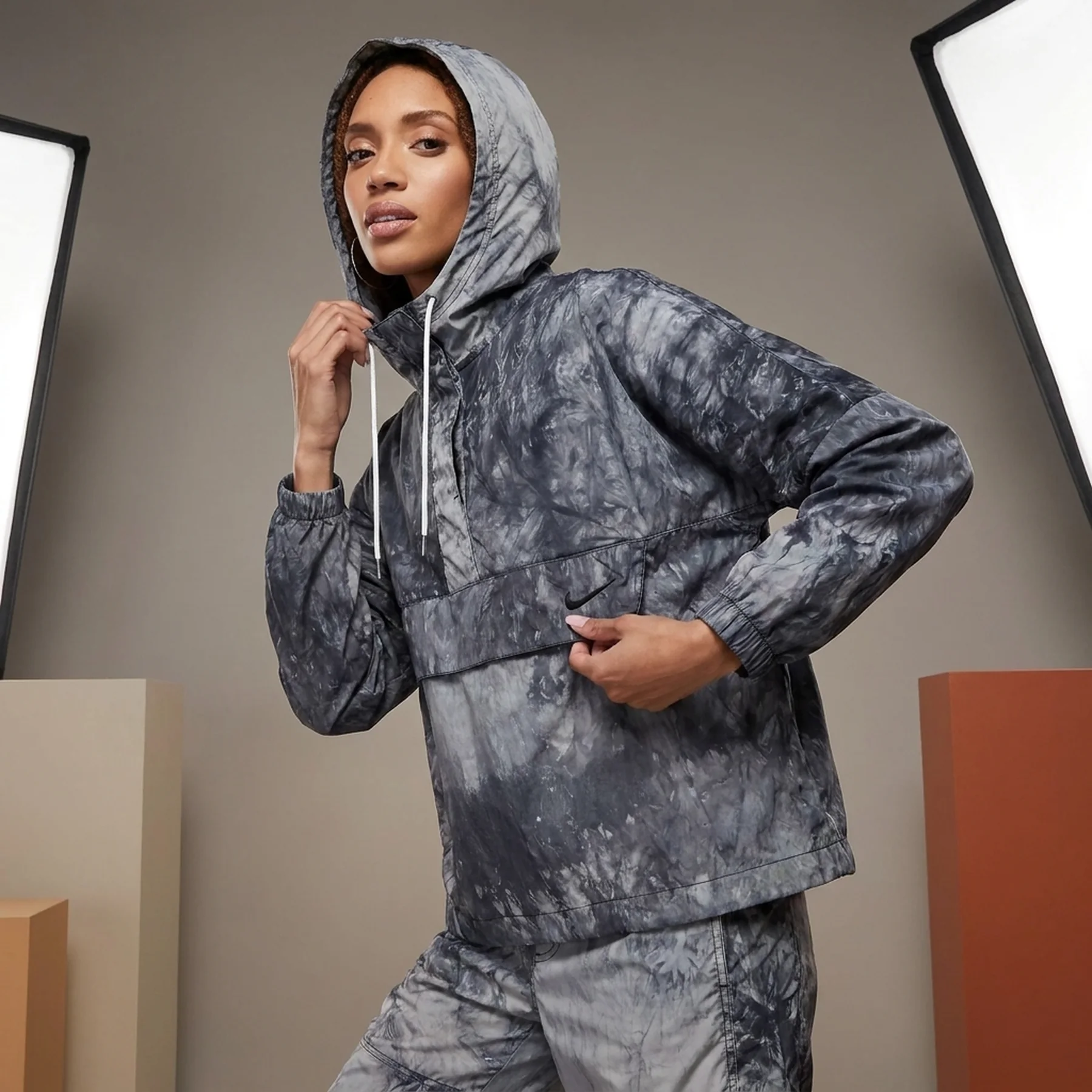 Куртка жіноча Nike Sportswear (DV7936-010)