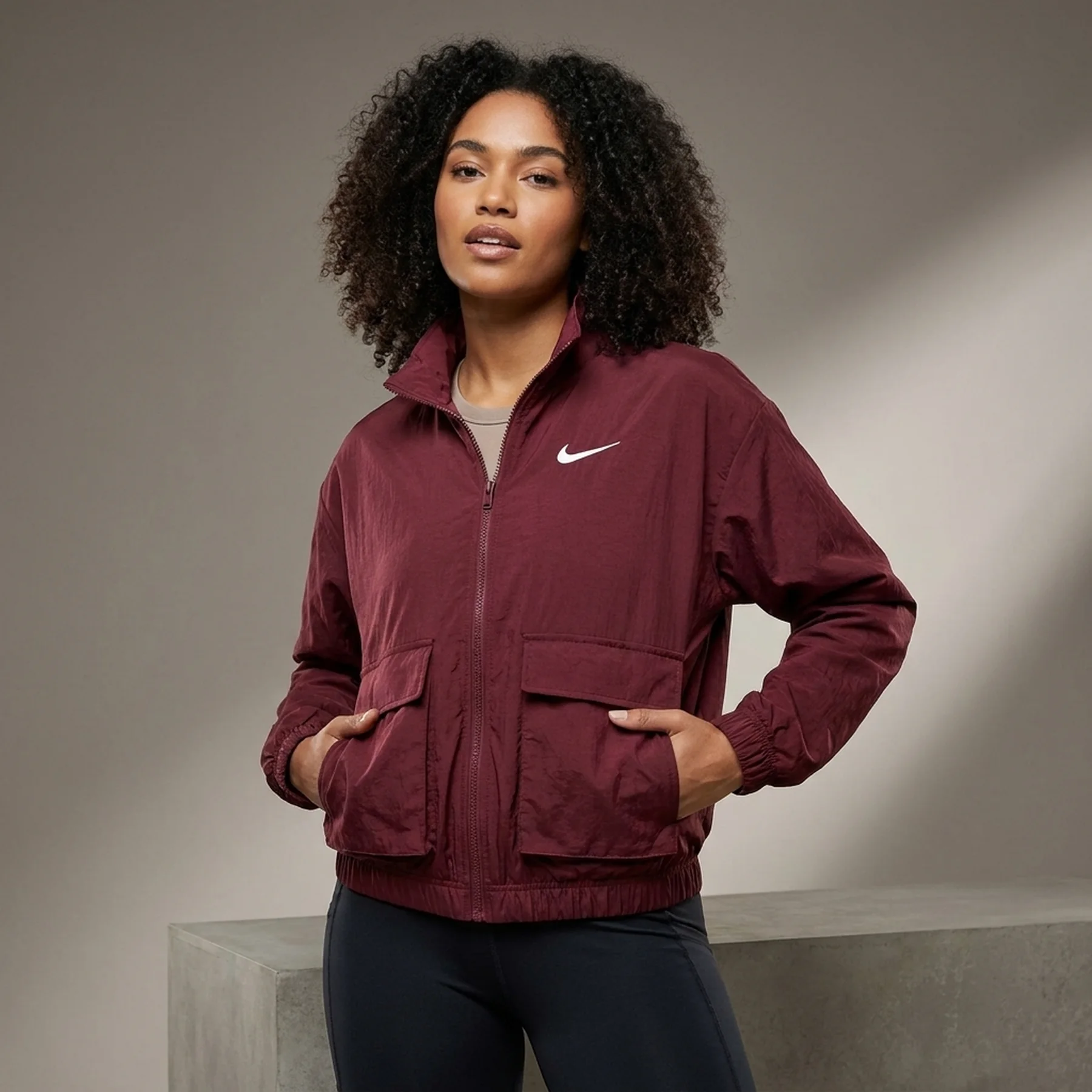 Куртка жіноча Nike Sportswear Swoosh Woven Jacket (DR5620-638)