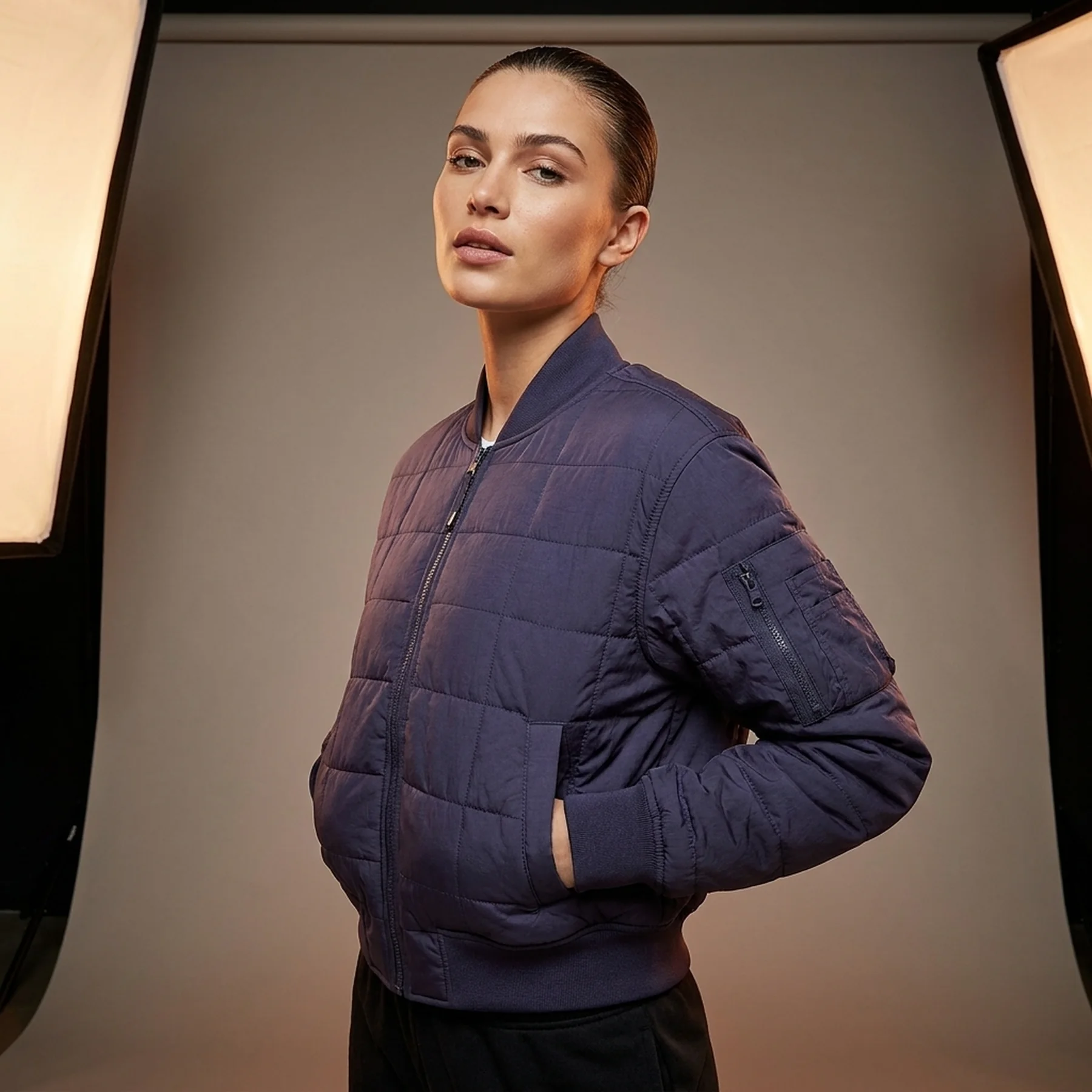 Куртка жіноча Nike Sportswear Tech Pack (BV4741-498)