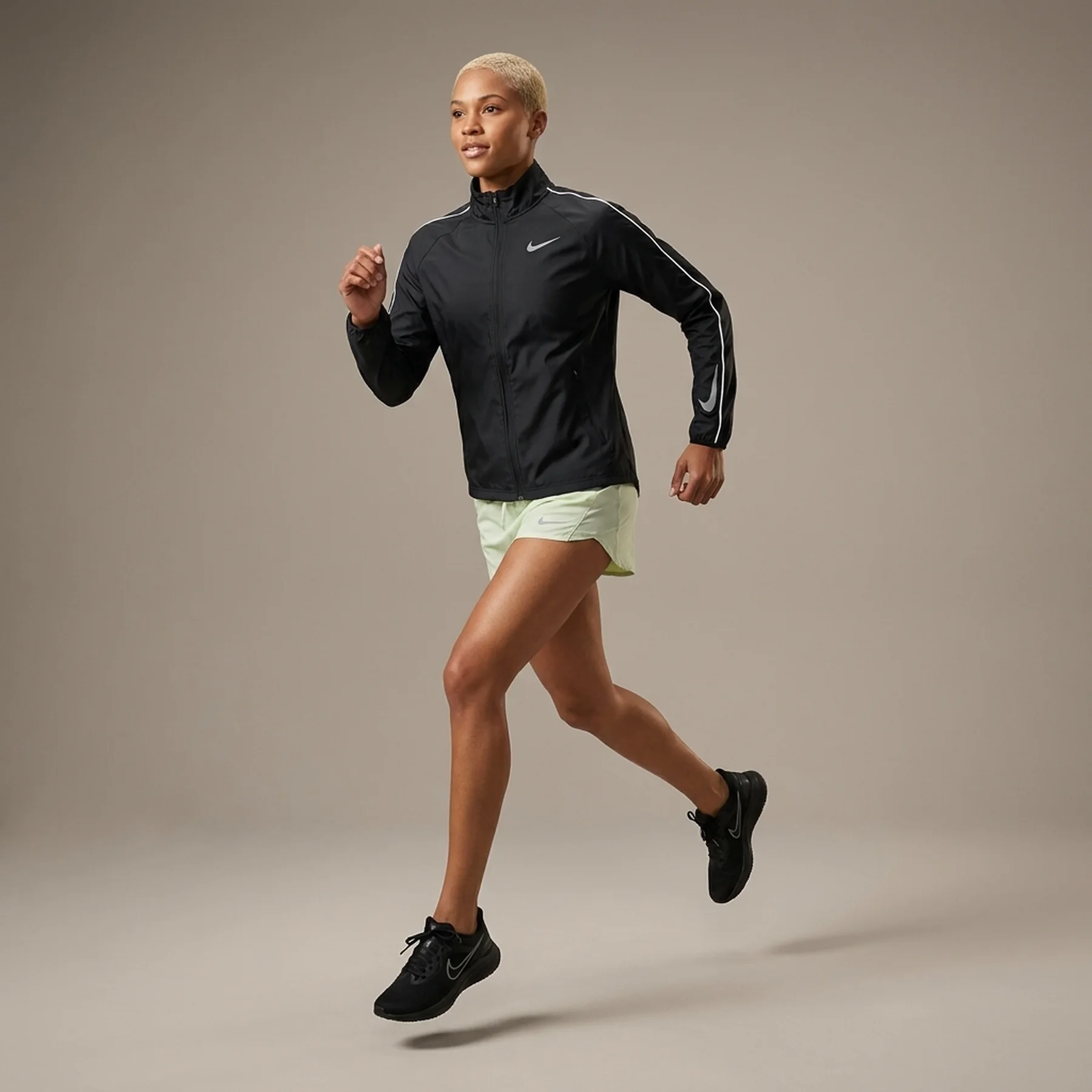 Куртка жіноча Nike Swsh Run Jkt (DX1037-010)