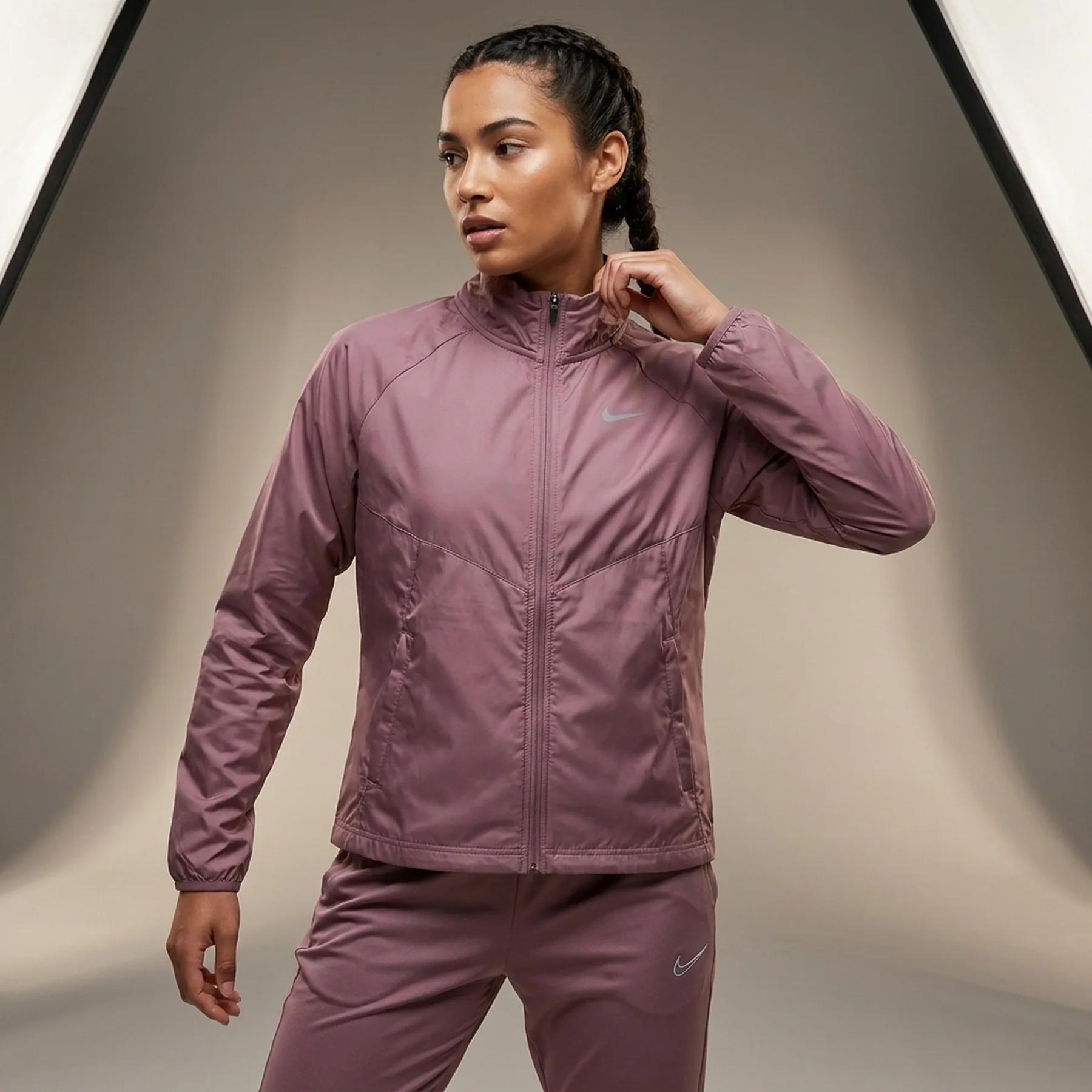 Куртка жіноча Nike W Nk Fast Repel Jacket (FB7451-208)