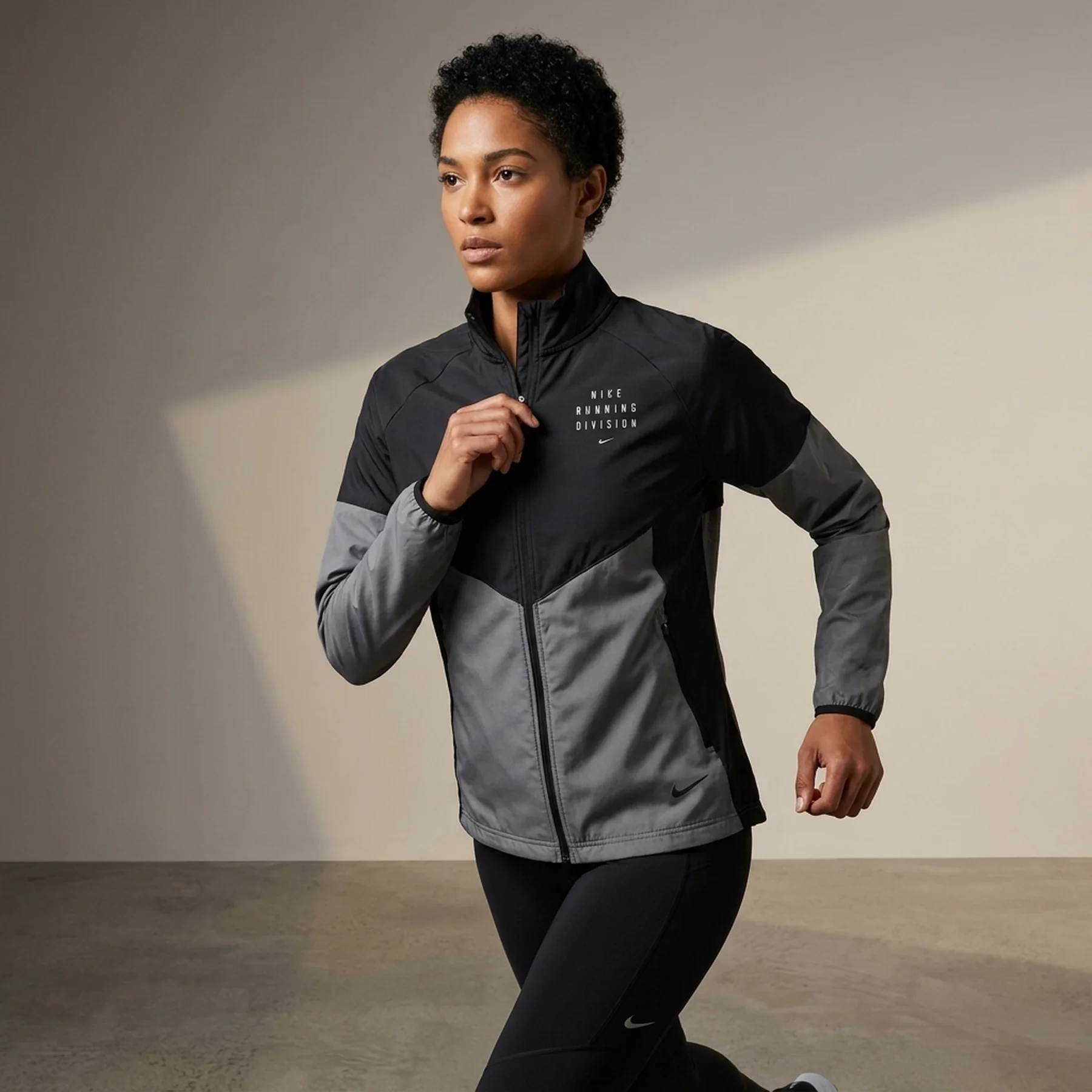Куртка жіноча Nike Womens Running Jacket Black Dd6419-010 (DD6419-010)