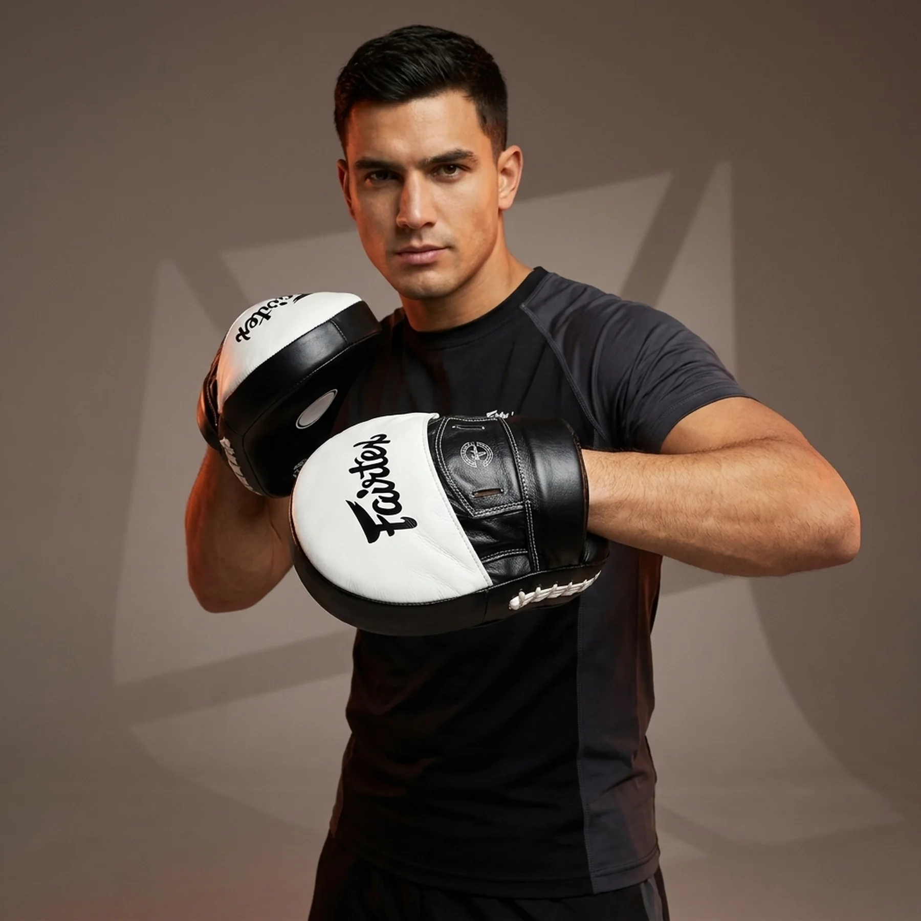 Лапи боксерські Fairtex FMV9 Focus Mitts Black/White