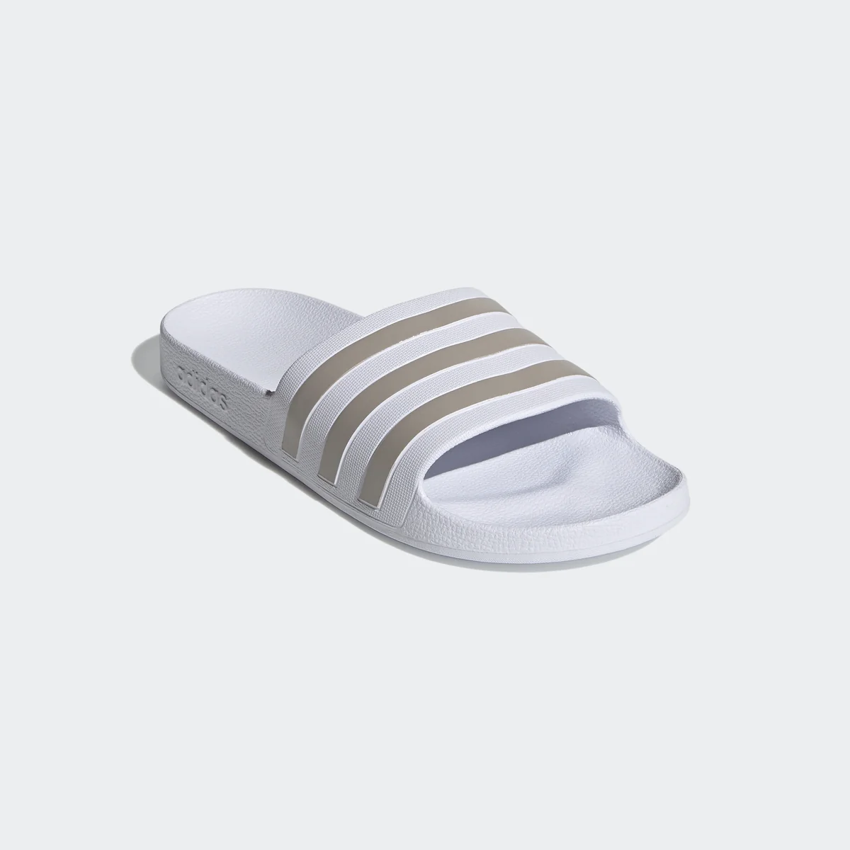 Легкі шльопанці Adilette Aqua від Adidas з фірмовими смужками 47