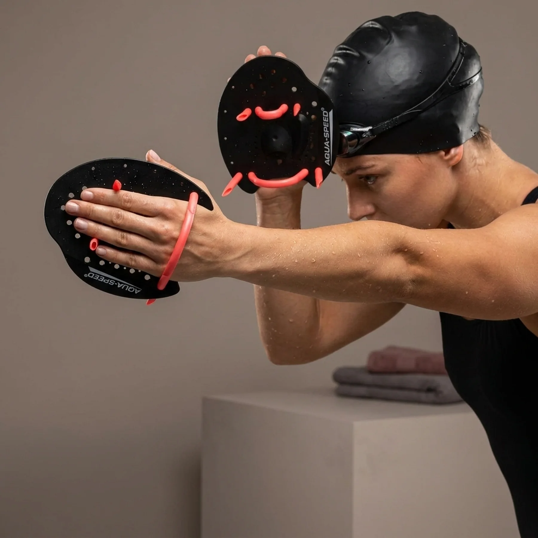 Лопатки для плавання Aqua Speed Skill Paddle 1789 чорний червоний Уні S 15х14см
