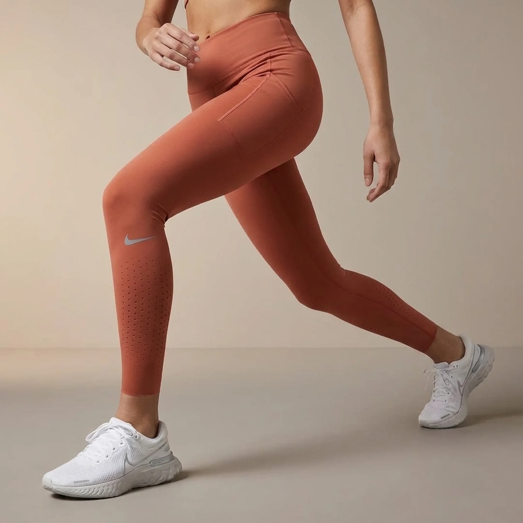 Лосіни жіночі Nike Epic Lux Red (CN8041-615) — Спортивні аксесуари