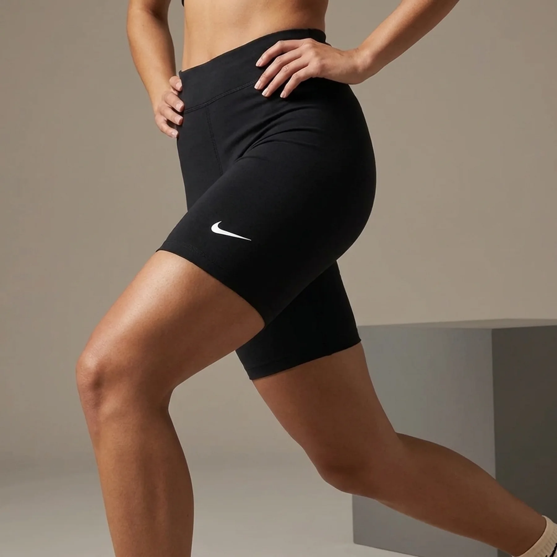 Лосіни жіночі Nike Sportswear Classic (DV7797-010)