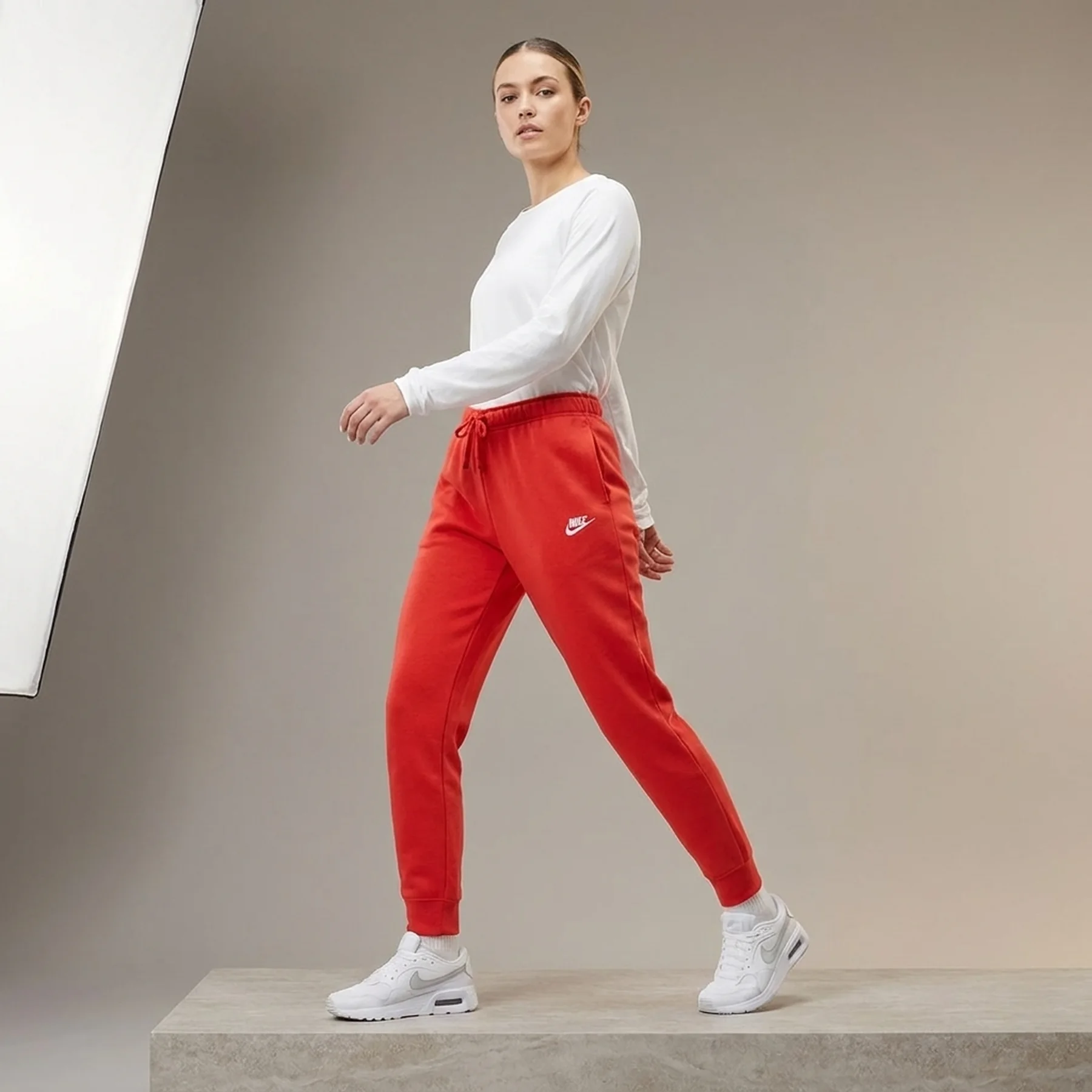 Лосіни жіночі Nike Sportswear Club Fleece Mid-Rise Joggers (DQ5191-657)