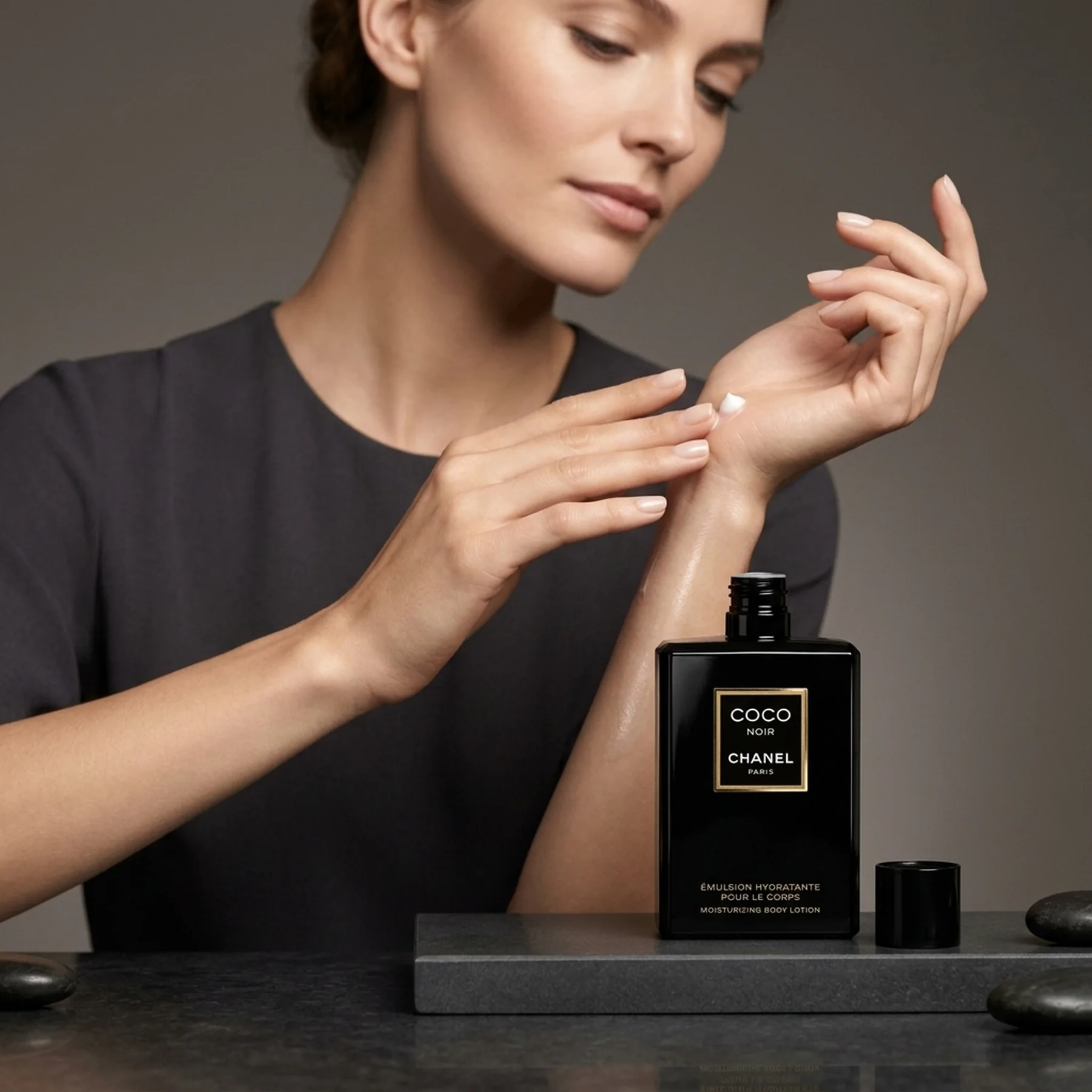 Лосьон для тела для женщин CHANEL Coco Noir 200 мл УВЛАЖНЯЮЩАЯ ЭМУЛЬСИЯ ДЛЯ ТЕЛА (MOISTURIZING BODY LOTION)