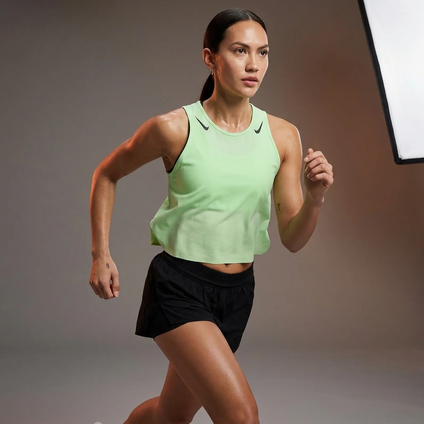 Майка жіноча Nike Aeroswift Dri-Fit Adv Cropped Running Tank Top Green (FN2713-376)