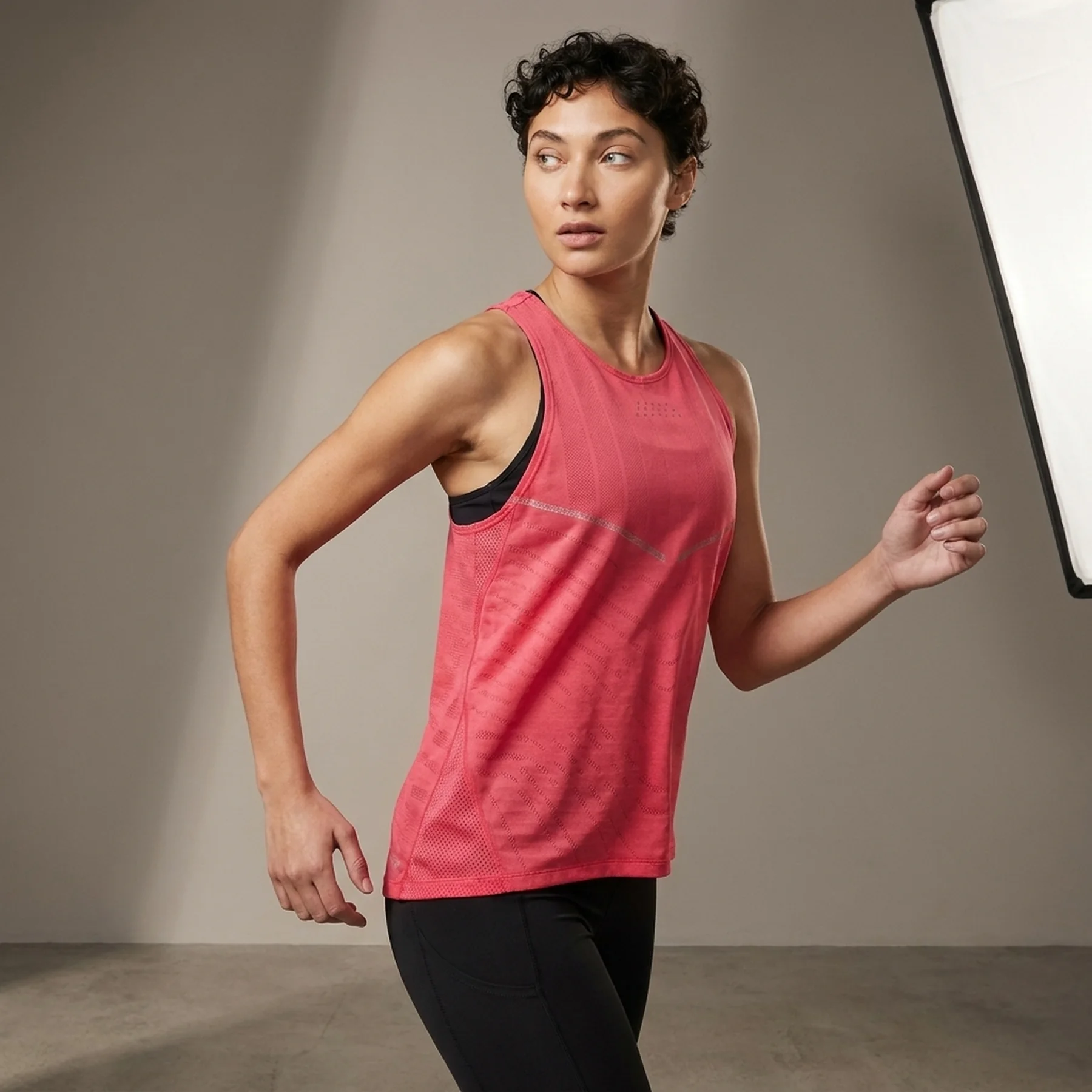 Майка жіноча Nike Womens Engineered Running Tank Pink Dm7558-648 (DM7558-648)