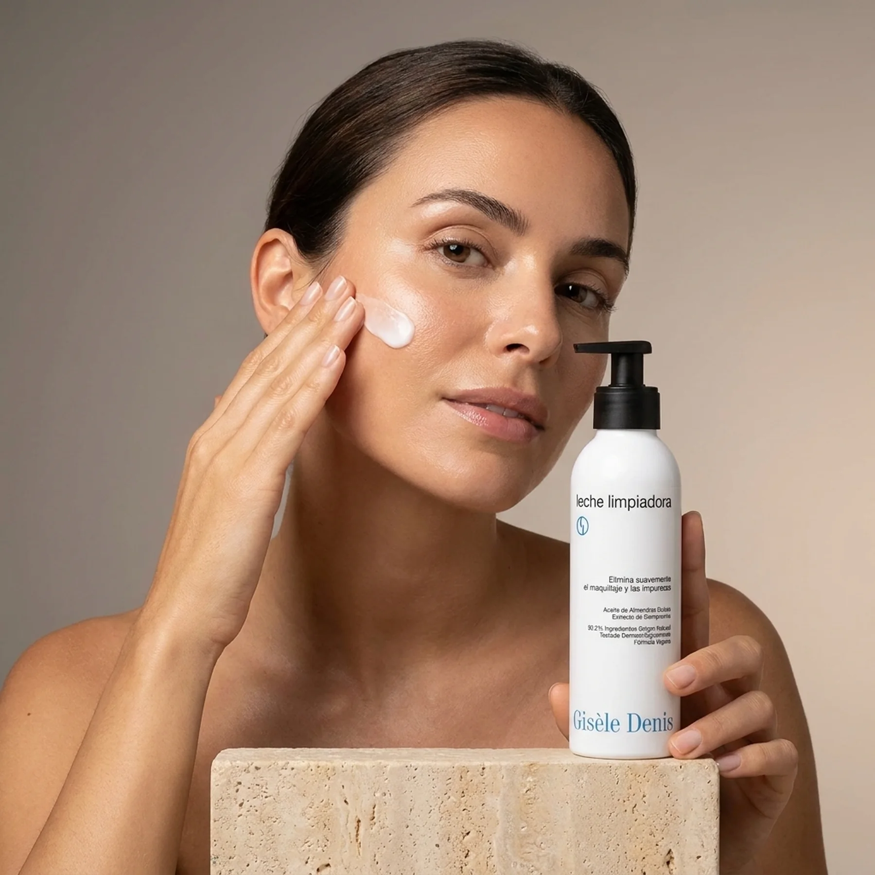 Молочко для лица Gisele Denis Cleansing Milk 250 мл