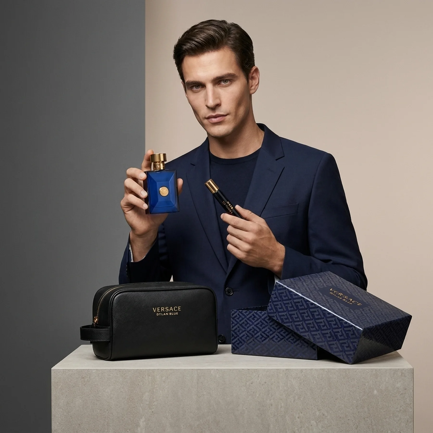 Набор для мужчин Versace Dylan Blue Versace Dylan Blue 100 мл + дорожный спрей 10 мл + косметичка