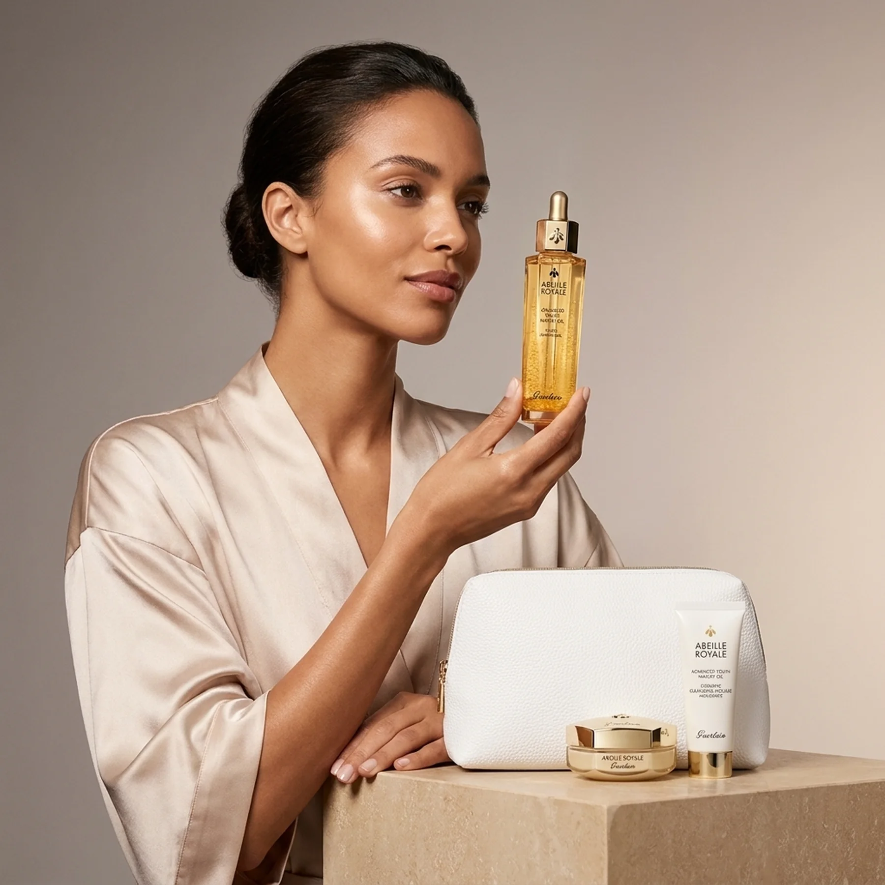 Набор Guerlain Abeille Royale Advanced Youth Watery Oil Age-Defying Gift Set