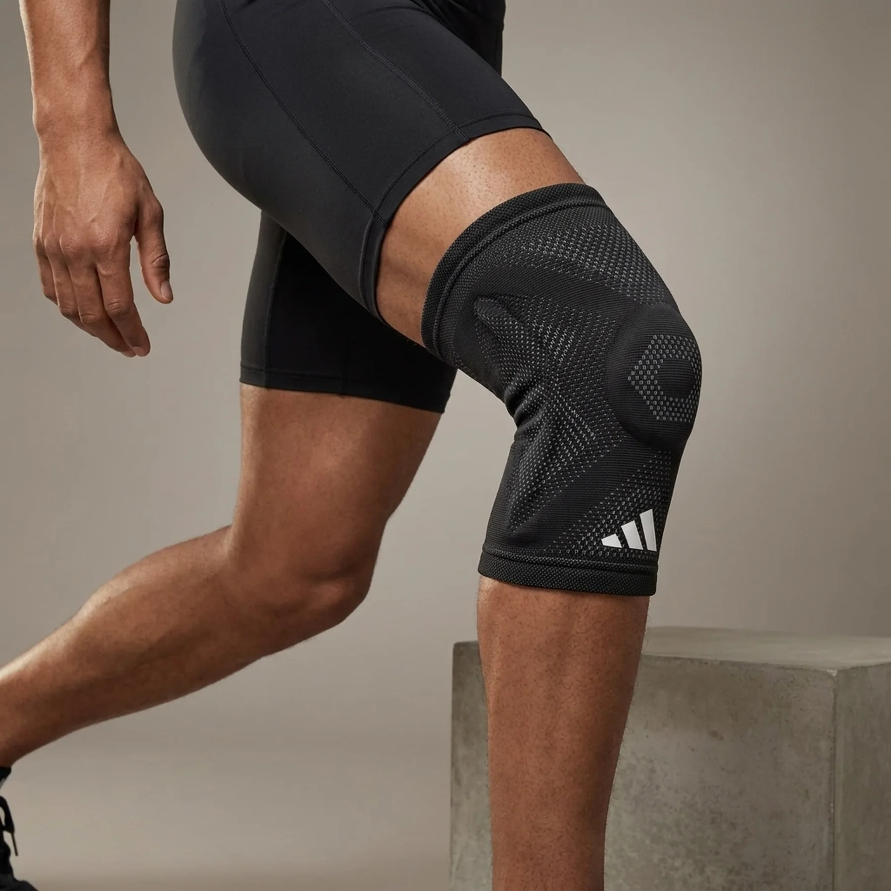 Наколінники Adidas Aeroready Knee Support Black (ADSU-14113)