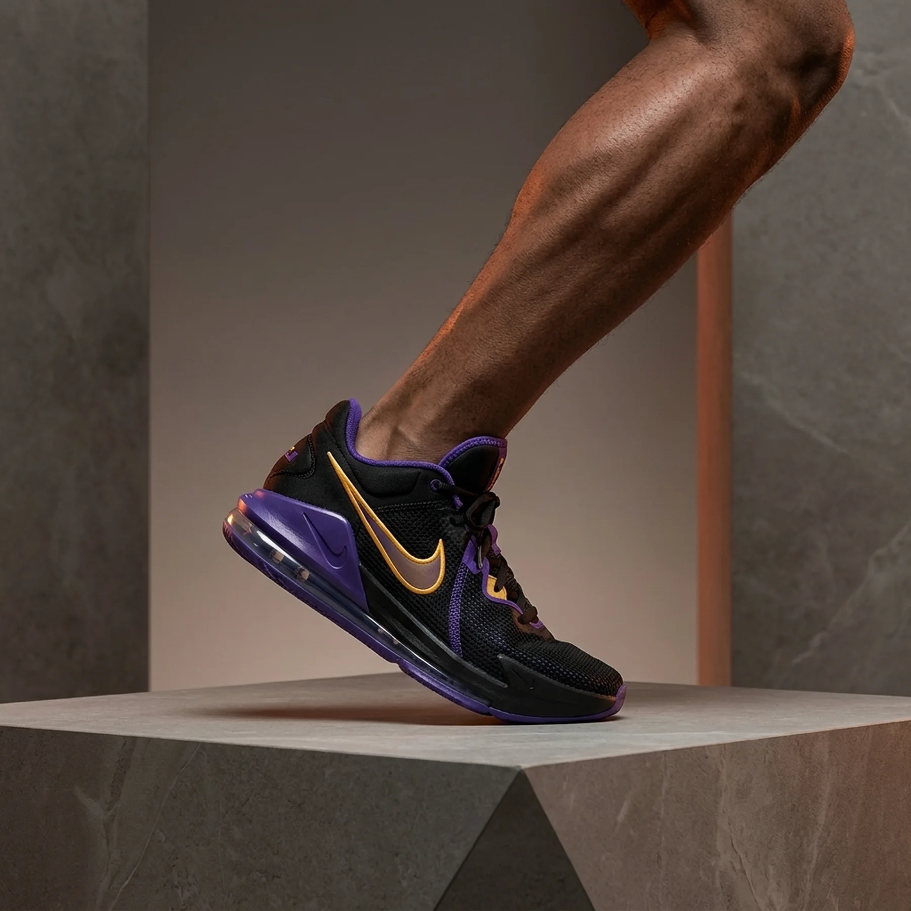 Nike LeBron Witness 8 'Lakers'