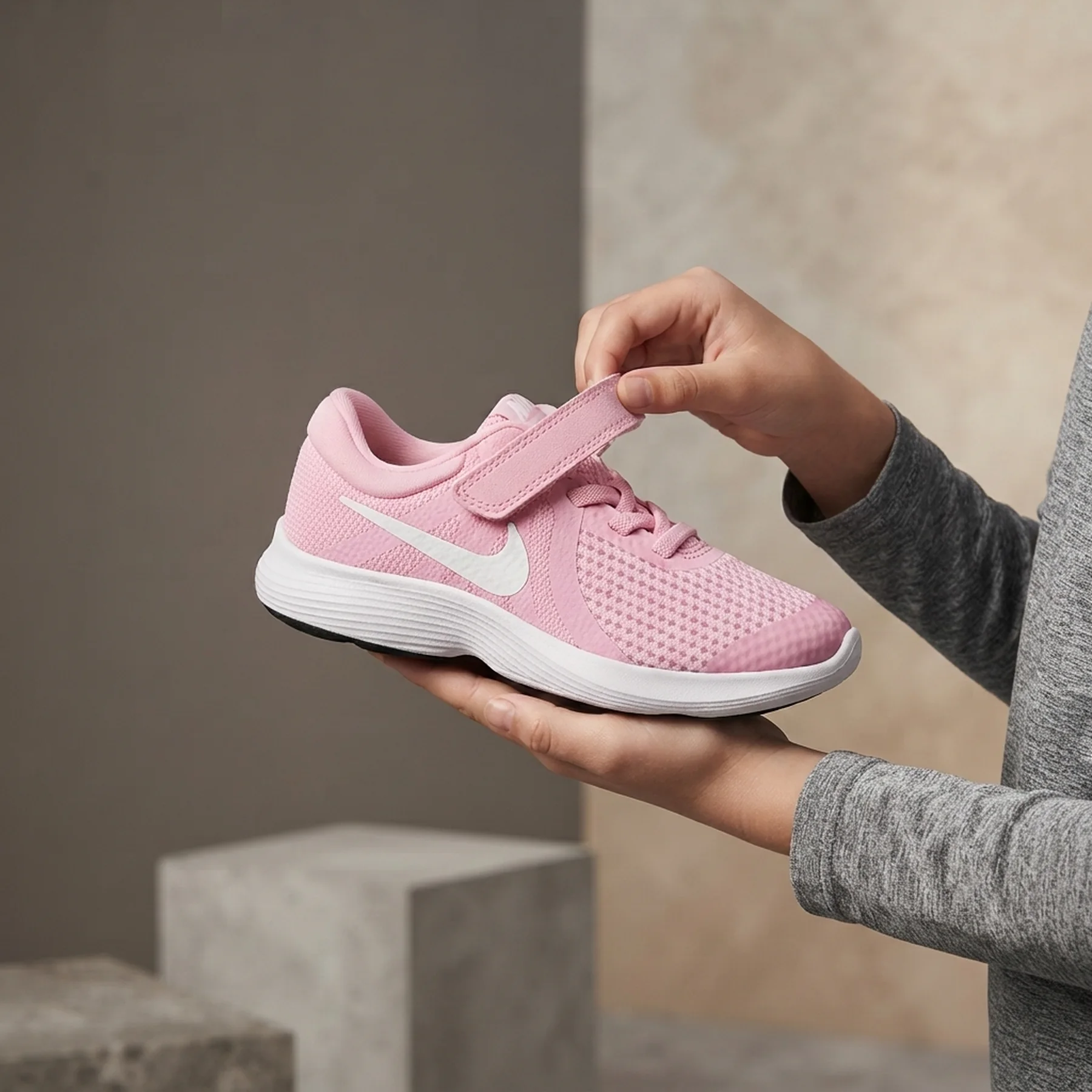 Кросівки дитячі Nike Revolution 4 Black/Pink (943307-004)