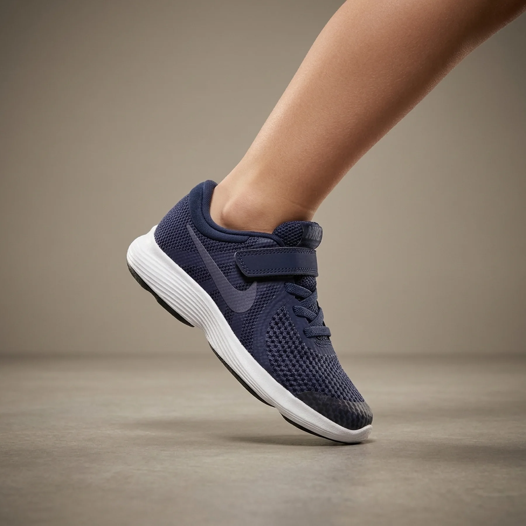 Nike Revolution 4 (Psv)