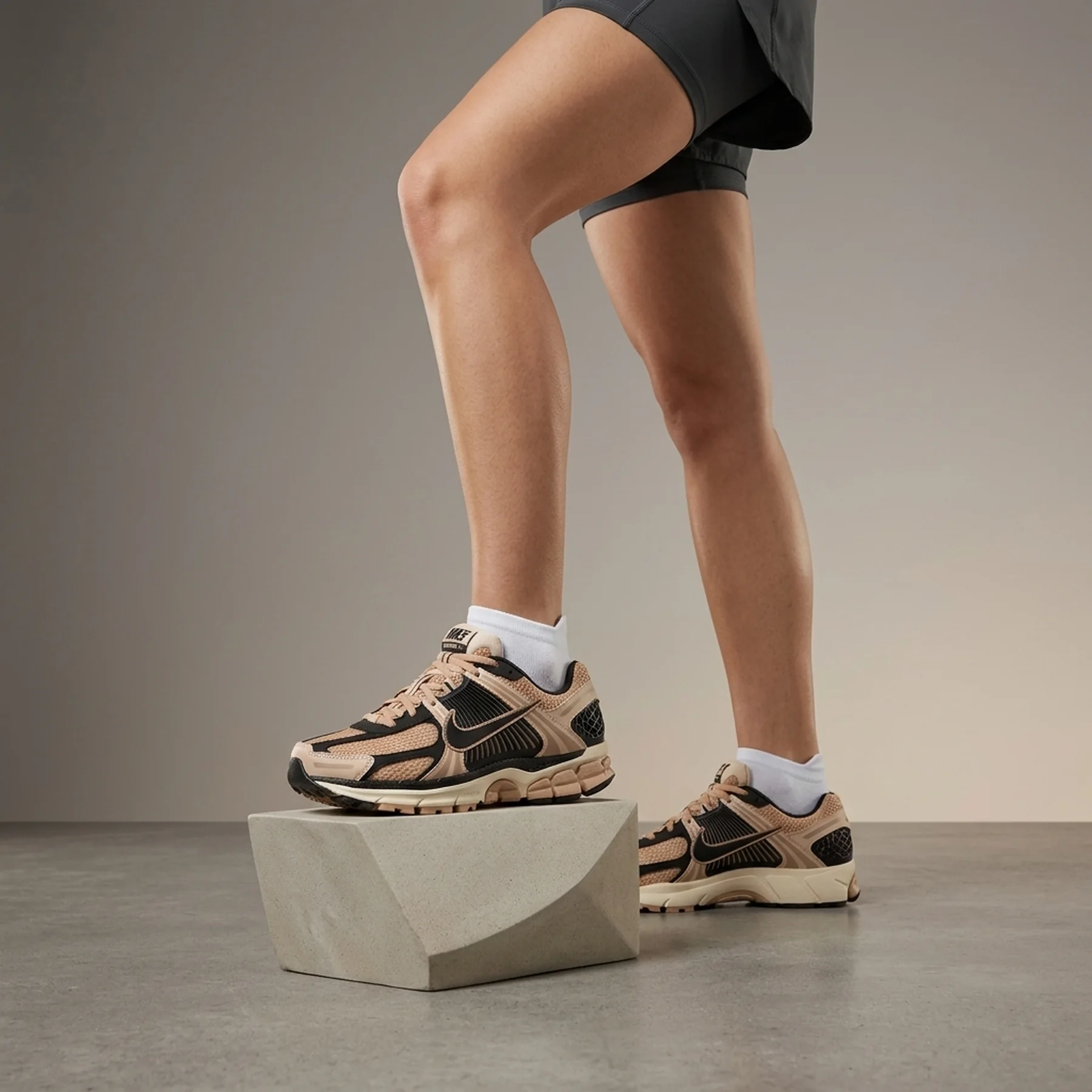 Nike Wmns Air Zoom Vomero 5 'Sanddrift'