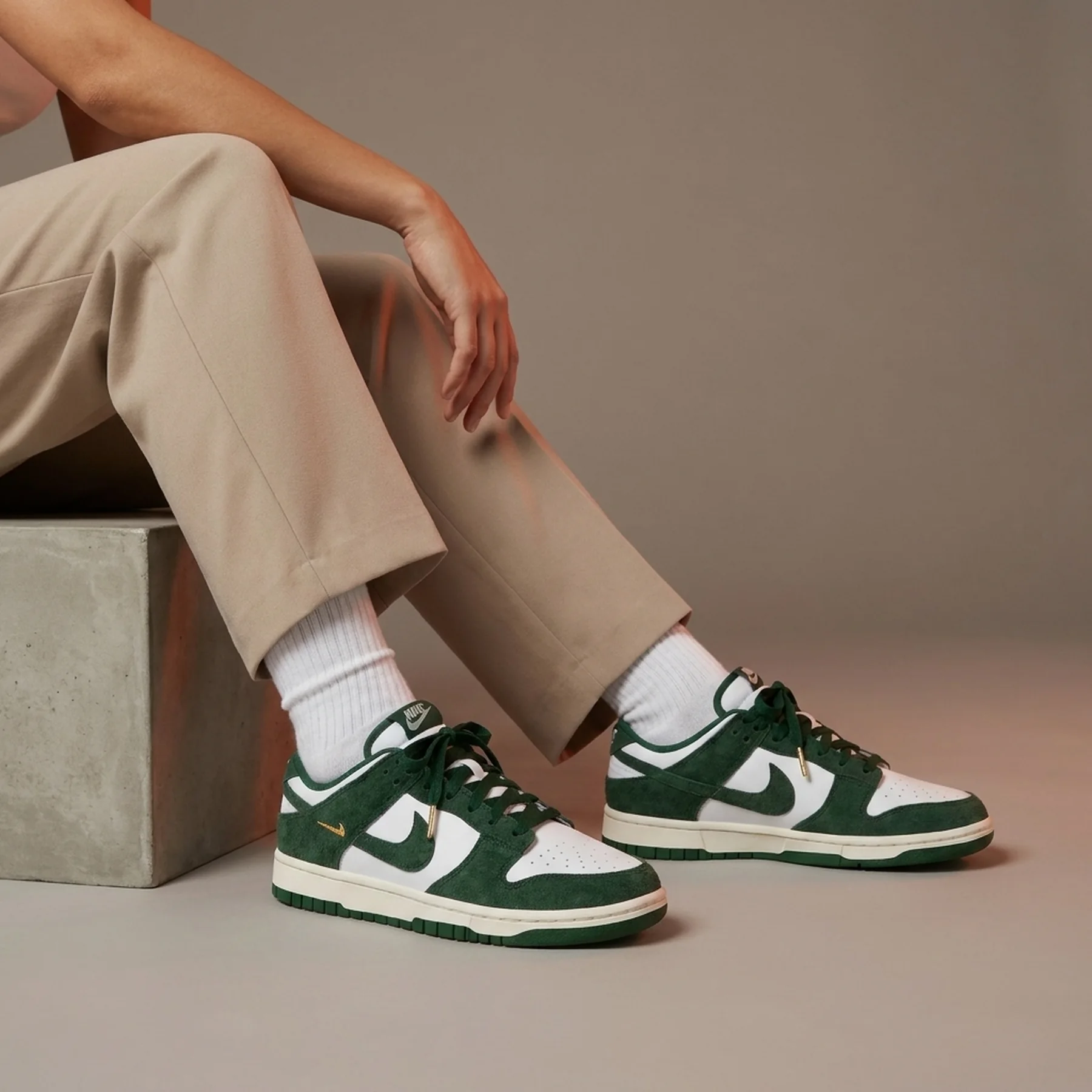 Nike Wmns Dunk Low 'Gorge Green Mini Swoosh'