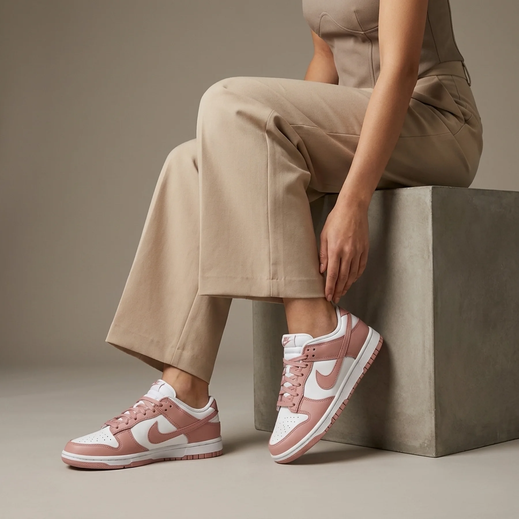 Nike Wmns Dunk Low 'Rose Whisper'