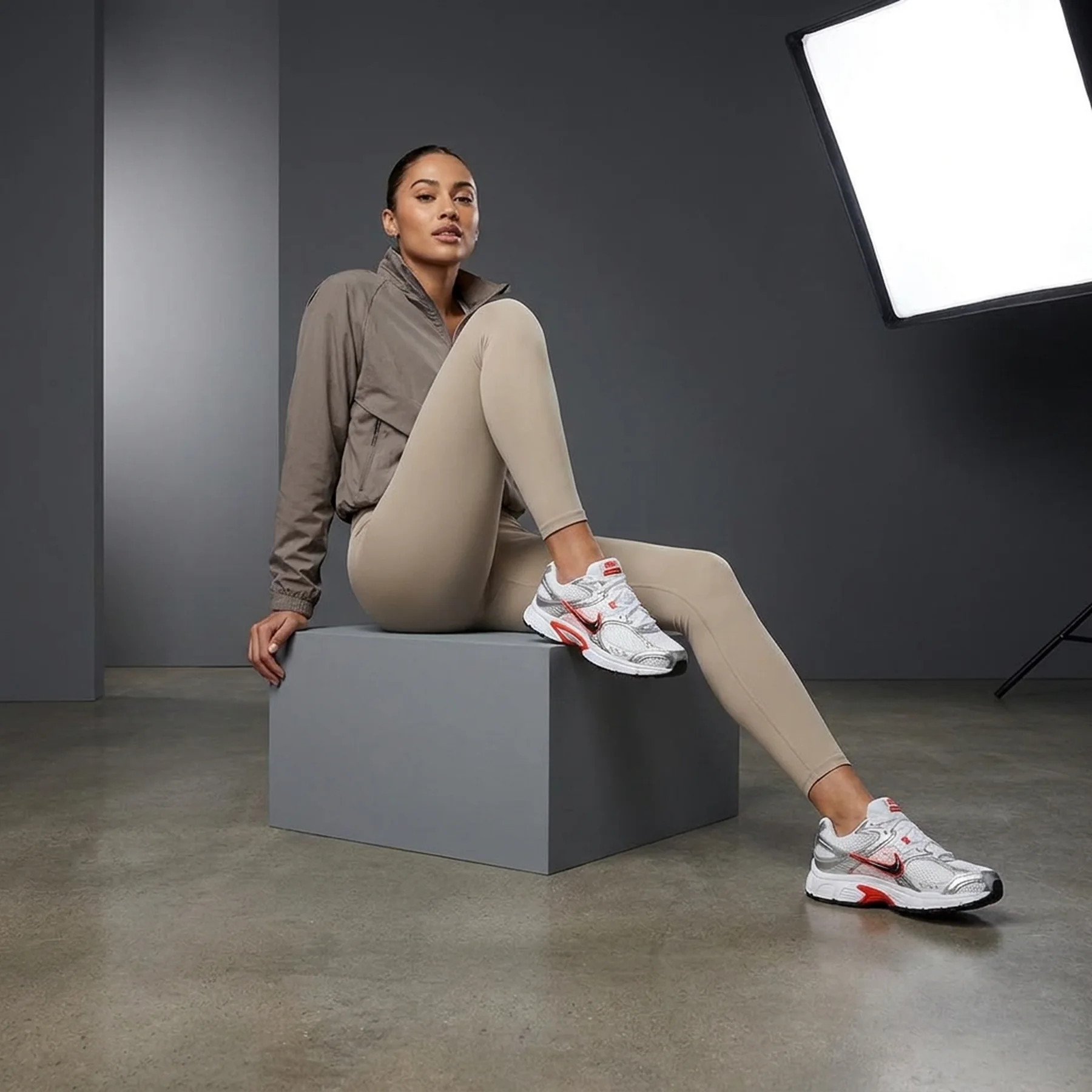 Nike Wmns V5 RNR 'White Black Picante Red'