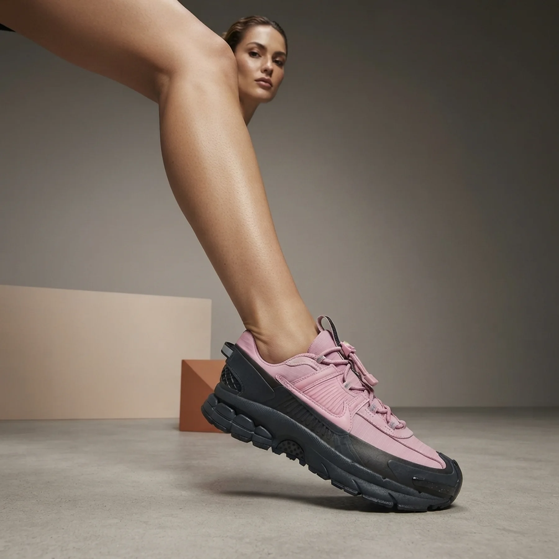 Nike Wmns Zoom Vomero Roam 'Elemental Pink Anthracite'