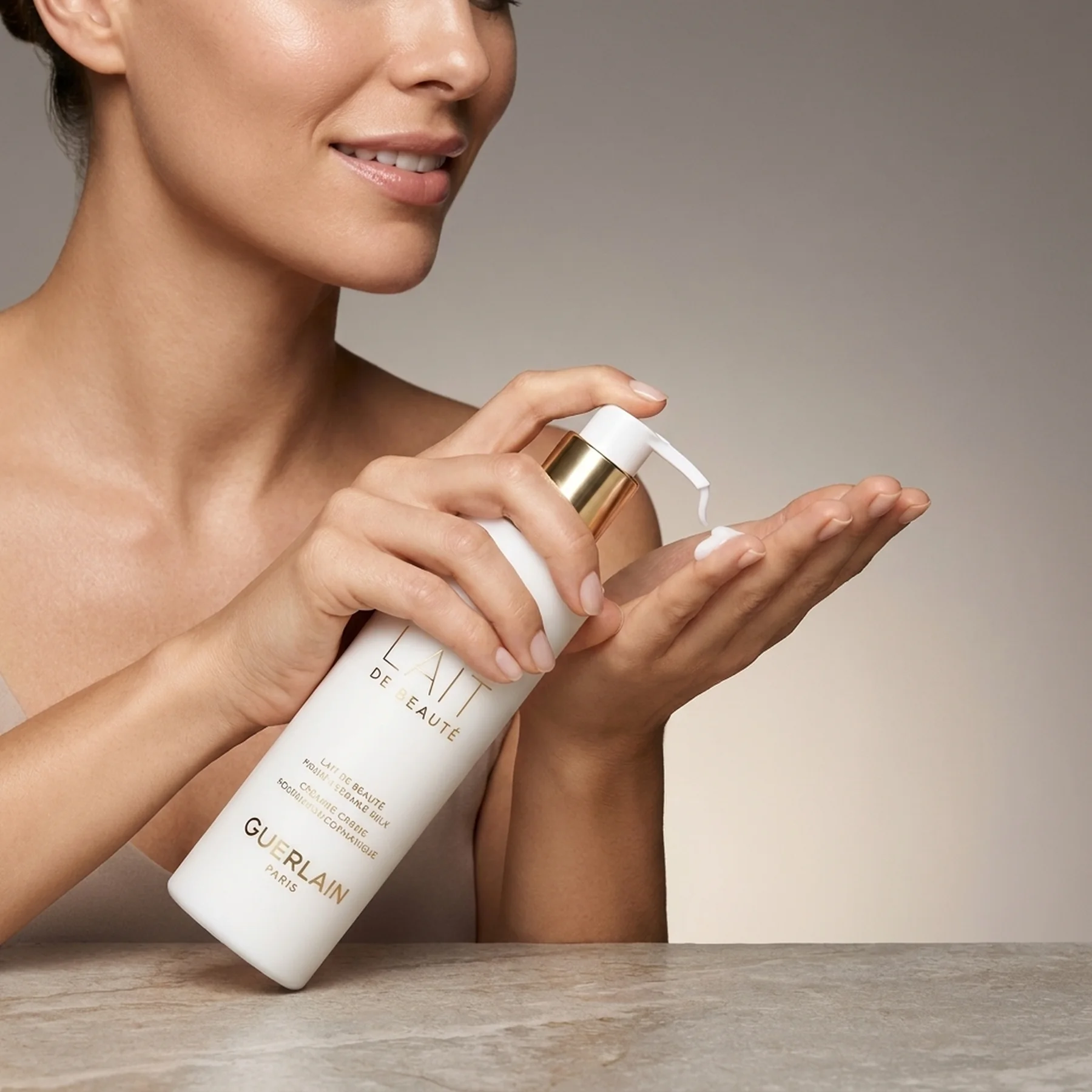 Бархатистое молочко Guerlain Lait de Beaute 200 мл