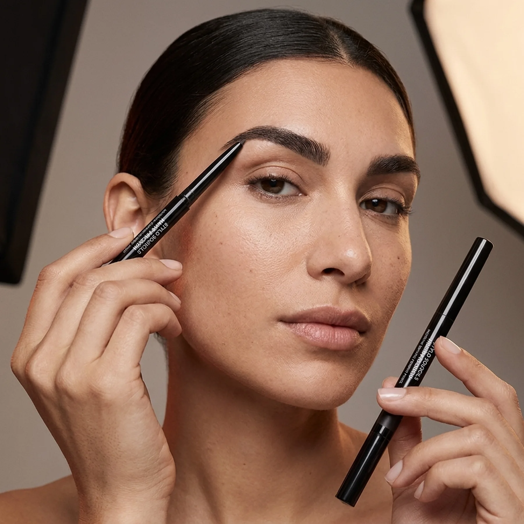 Карандаш для бровей CHANEL Stylo Sourcils Microfine Defining Eyebrow Pencil 160 EBENE