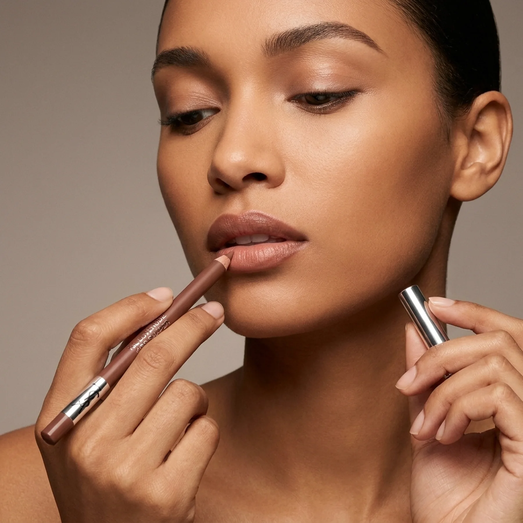 Карандаш для губ Yves Saint Laurent Lovenude Kiss Shaper Lip Liner 108 Hazel Engima