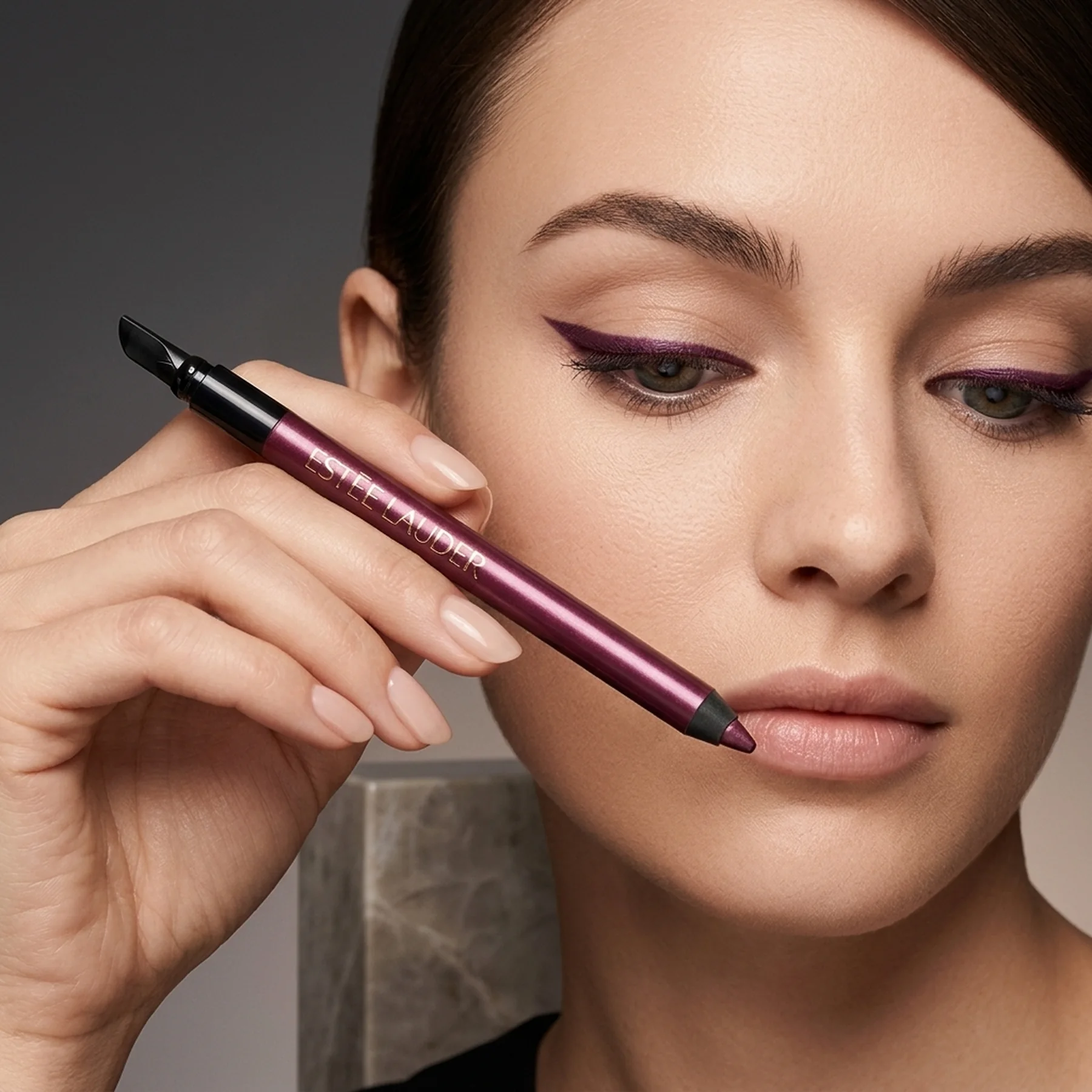 Контурный карандаш Estee Lauder Double Wear 24H Waterproof Gel Eye Pencil 1.2 г AUBERGINE