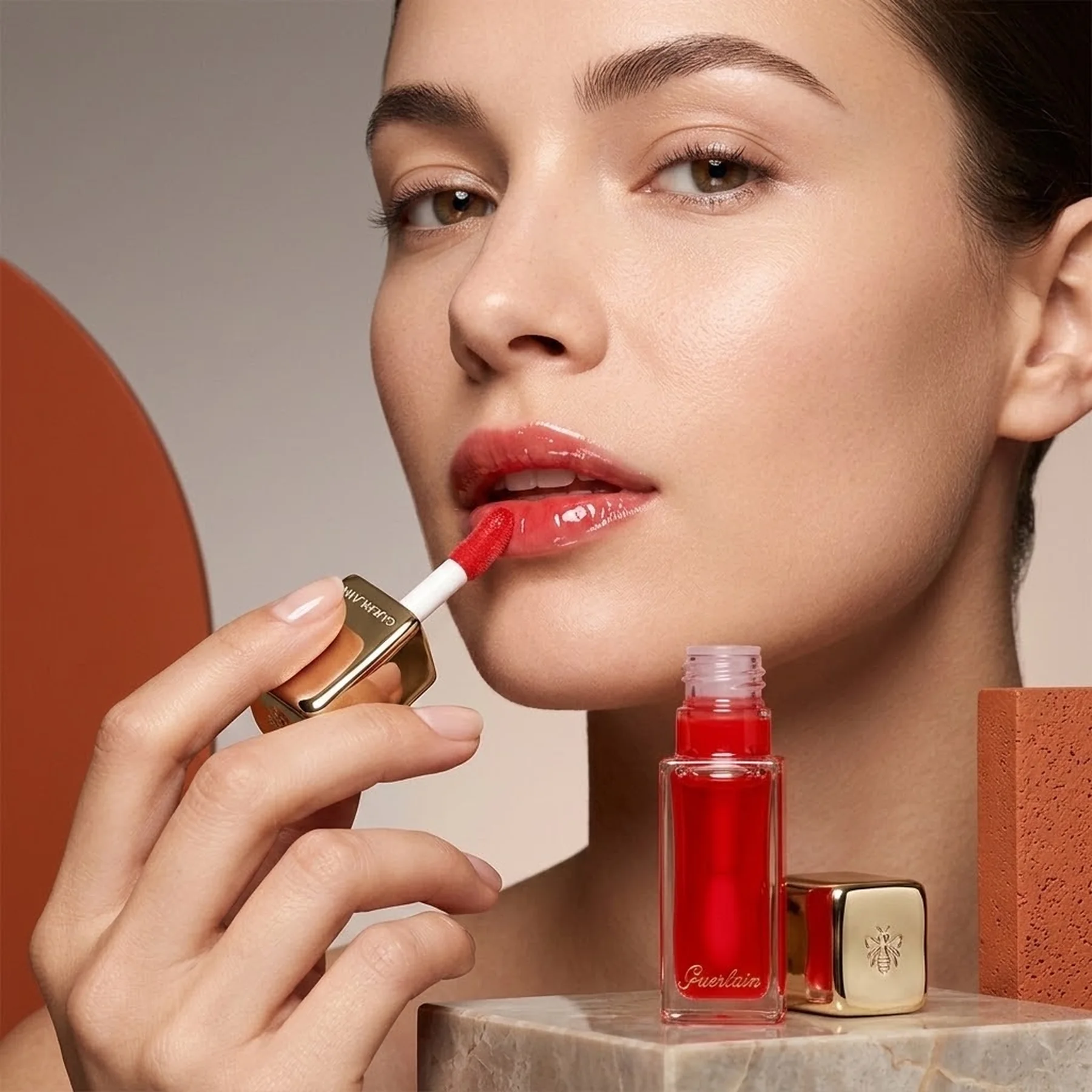 Масло для губ Guerlain Kisskiss Bee Glow Oil 9.5 мл 775 Poppy Glow