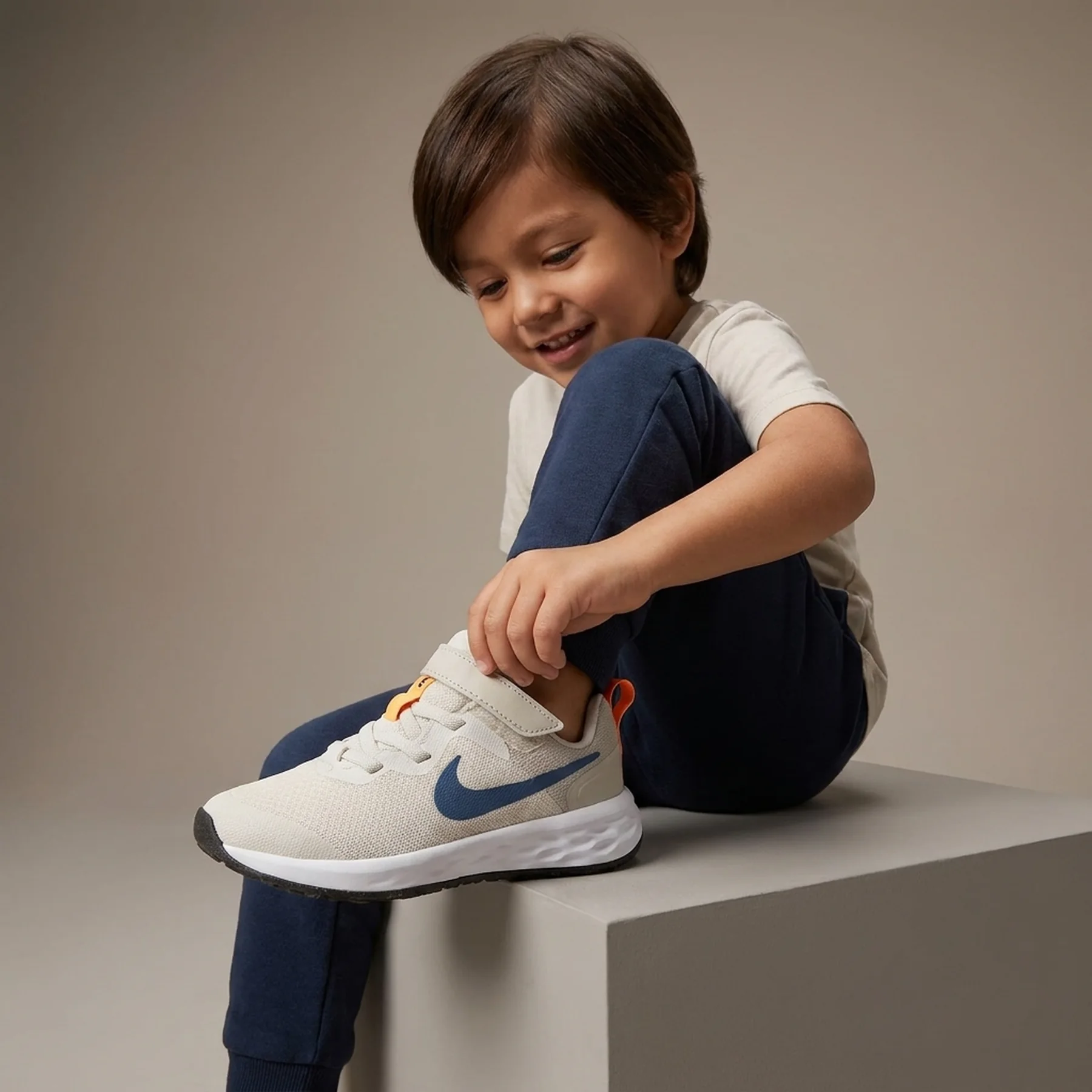 Дитячі кросівки Nike Revolution 6 NN (PSV)