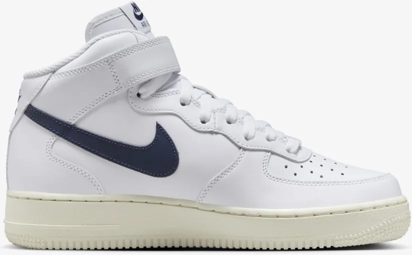 Кросівки жіночі NIKE WMNS AIR FORCE 1 07 MID DD9625-105, 36