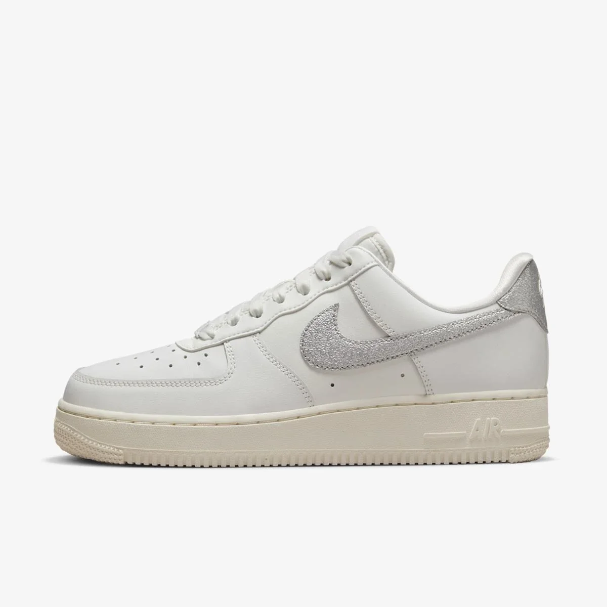 Жіночі кросівки Nike W Air Force 1 07 Ess Trnd DQ7569-100, 40