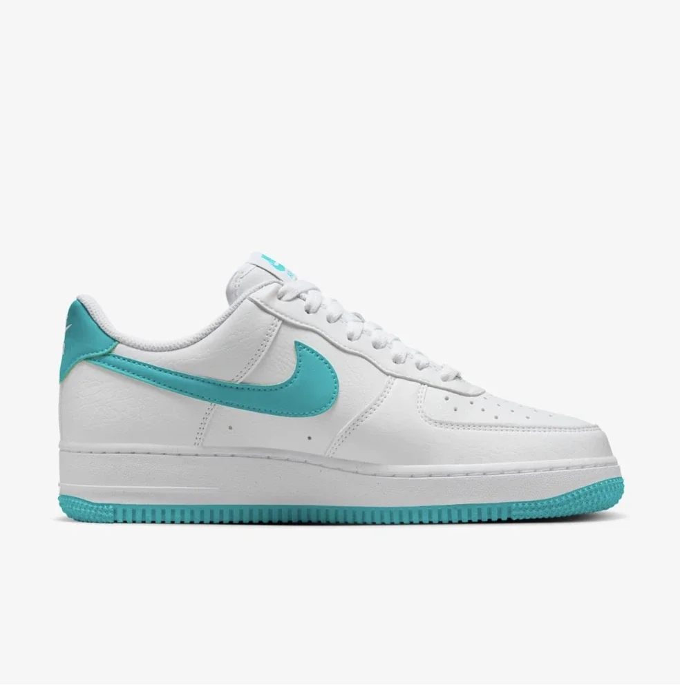 Кросівки жіночі NIKE WMNS AIR FORCE 1 07 NN DV3808-107, 40