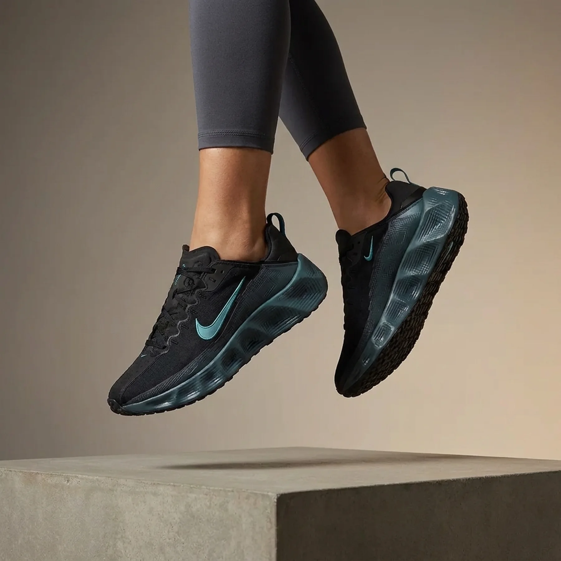 Nike Ava Rover — кросівки