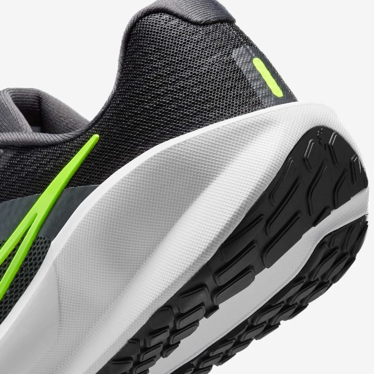 Чоловічі бігові кросівки Nike Downshifter 13 — фото 9