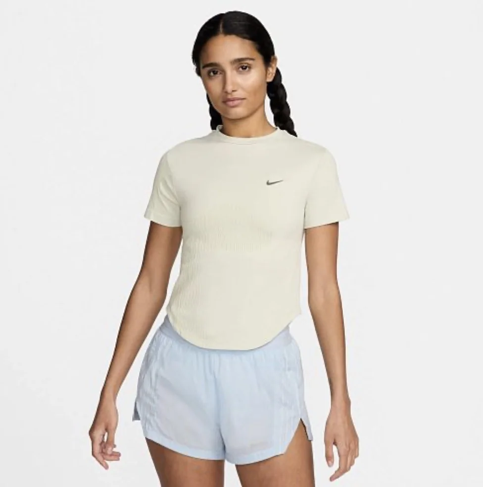 Жіноча футболка NIKE W RN DVN Dri-FITADV ENG SS TP FN2581-394, S