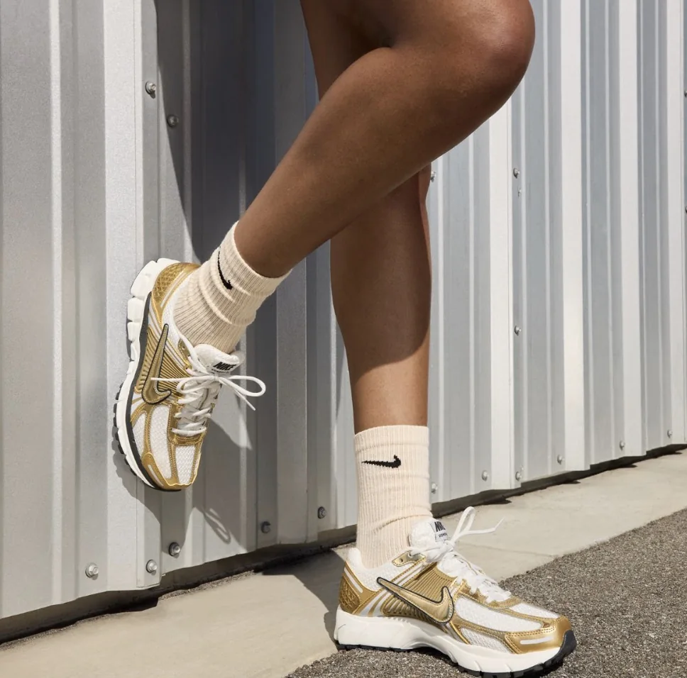 Nike Zoom Vomero 5 GLD — кросівки — фото 11