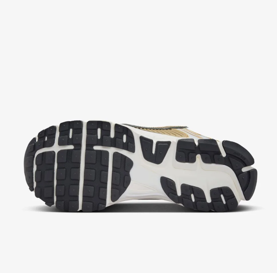 Nike Zoom Vomero 5 GLD — кросівки — фото 4