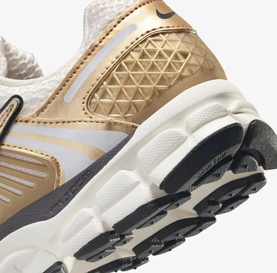 Nike Zoom Vomero 5 GLD — кросівки — фото 9