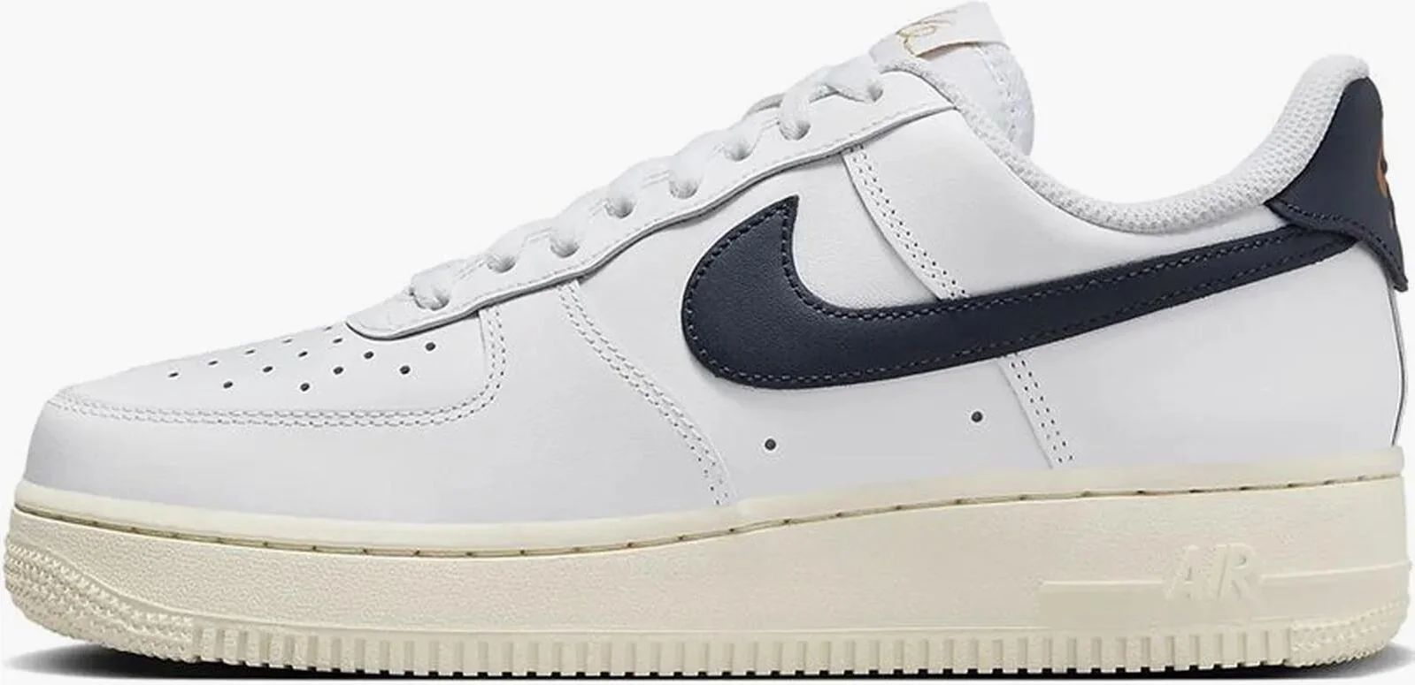 Кросівки жіночі Nike Air Force 1 '07 Flyease (HJ9122-100)