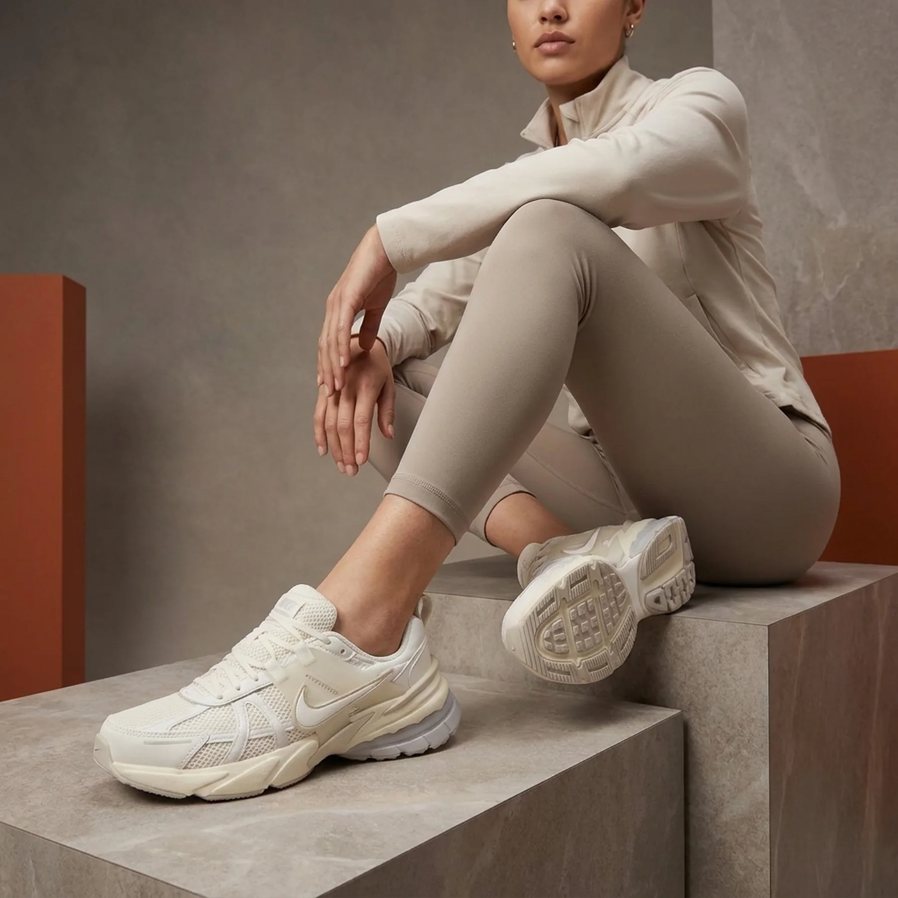 Кросівки жіночі Nike V2k Run "Pale Ivory" (HQ1512-110)