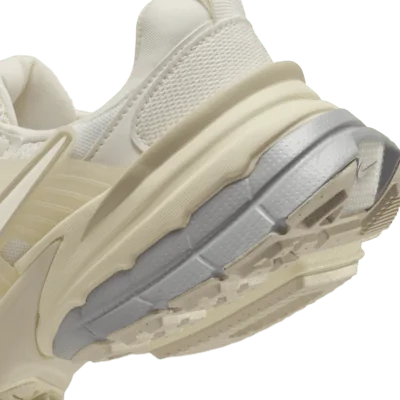 Кросівки жіночі Nike V2k Run "Pale Ivory" (HQ1512-110) — фото 9