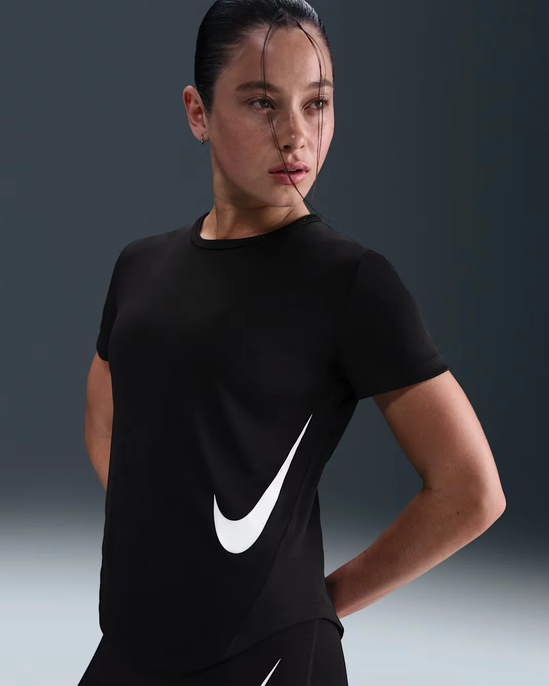 Футболка жіноча NIKE W NK TEMPO SWSH HBR DF SS TOP HV2772-010, S