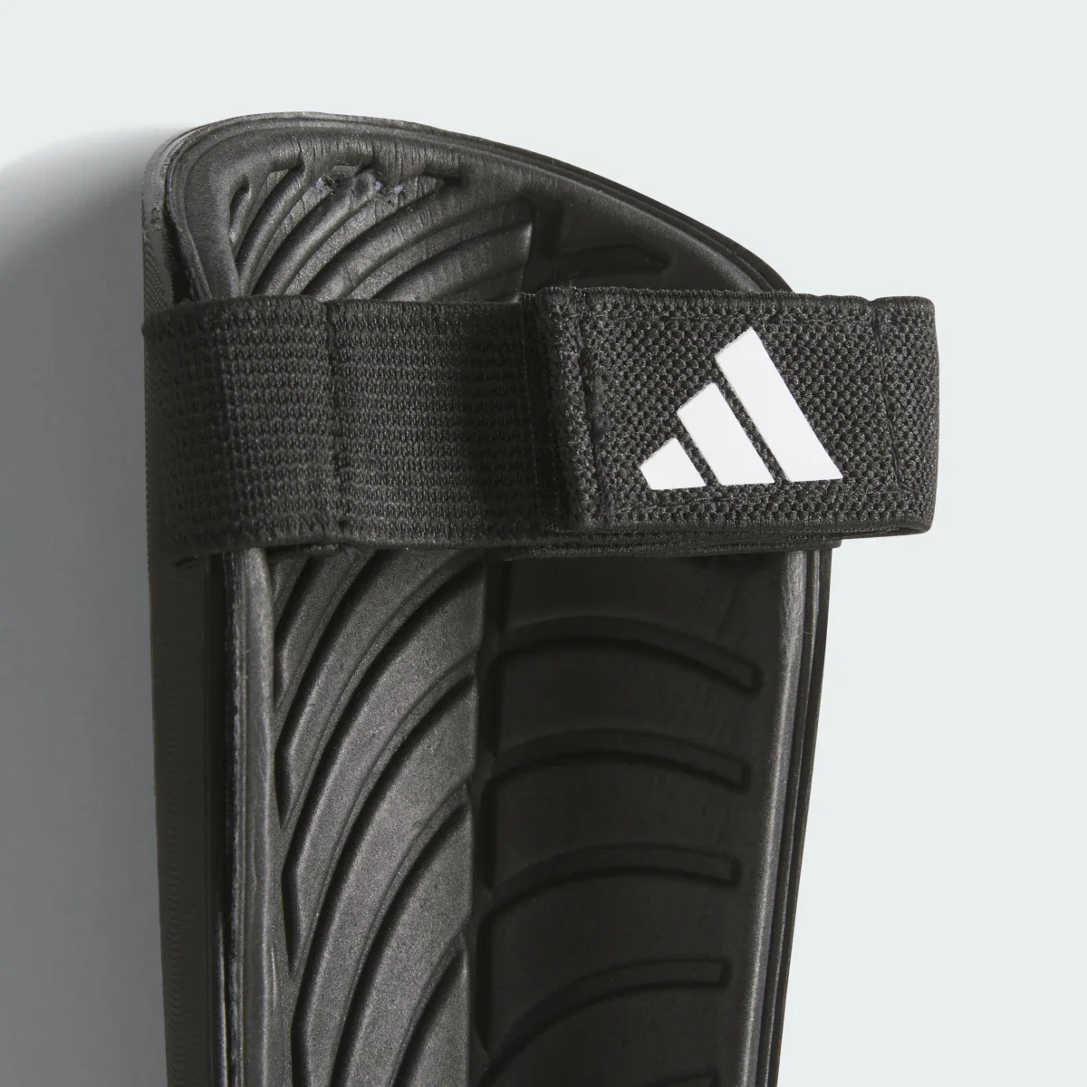 Футбольні щитки TIRO SG TRN IP3998 Adidas L Чорний